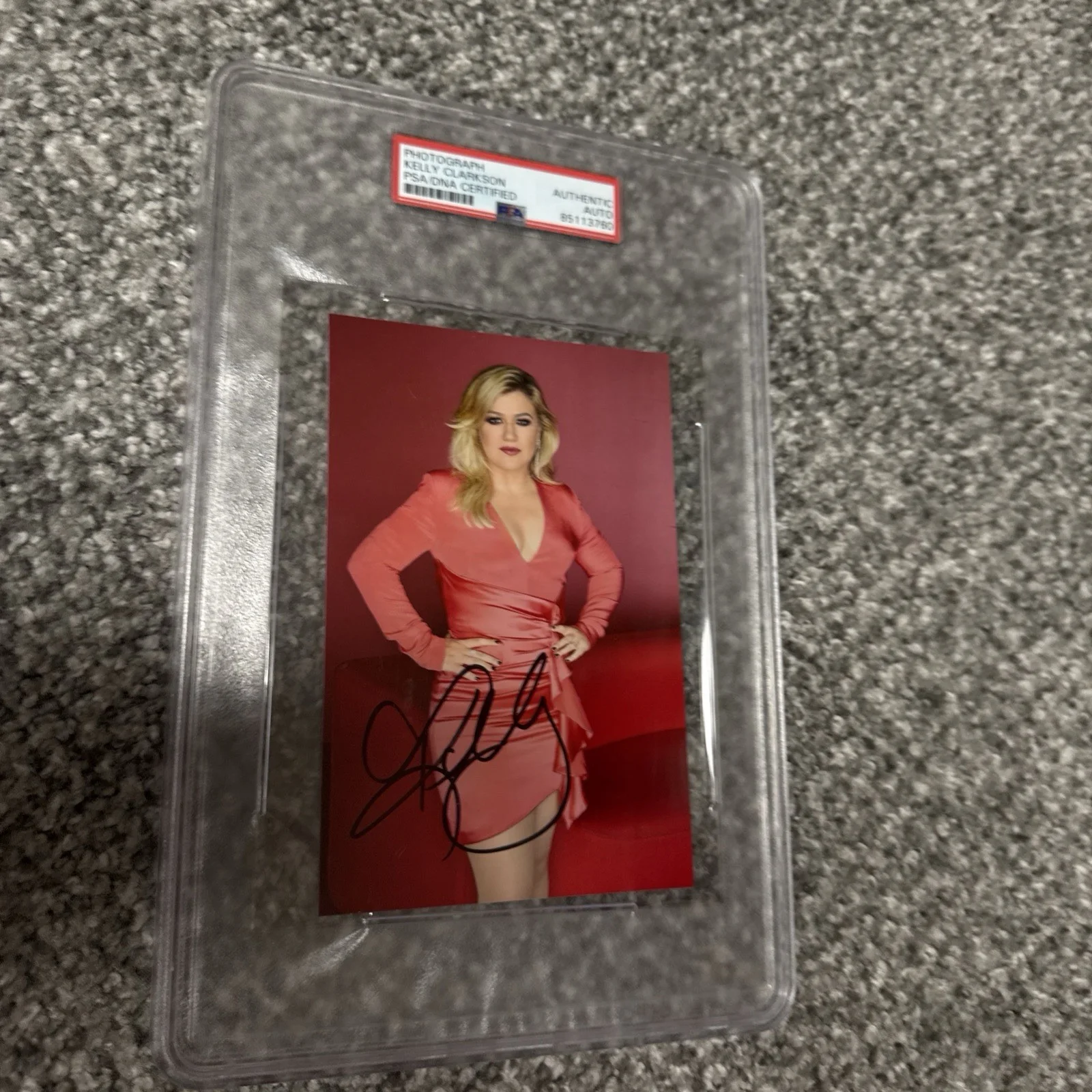 Kelly Clarkson Signed PSA/DNA Autographed Photo, image 2