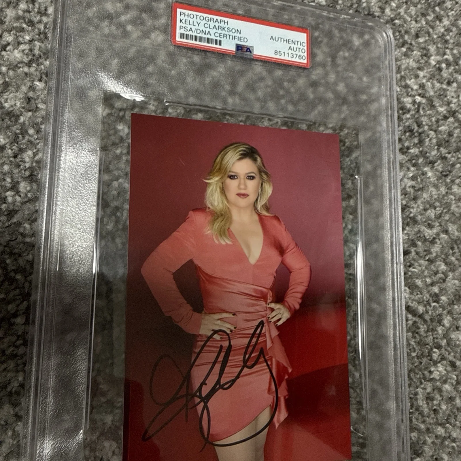 Kelly Clarkson Signed PSA/DNA Autographed Photo, image 3