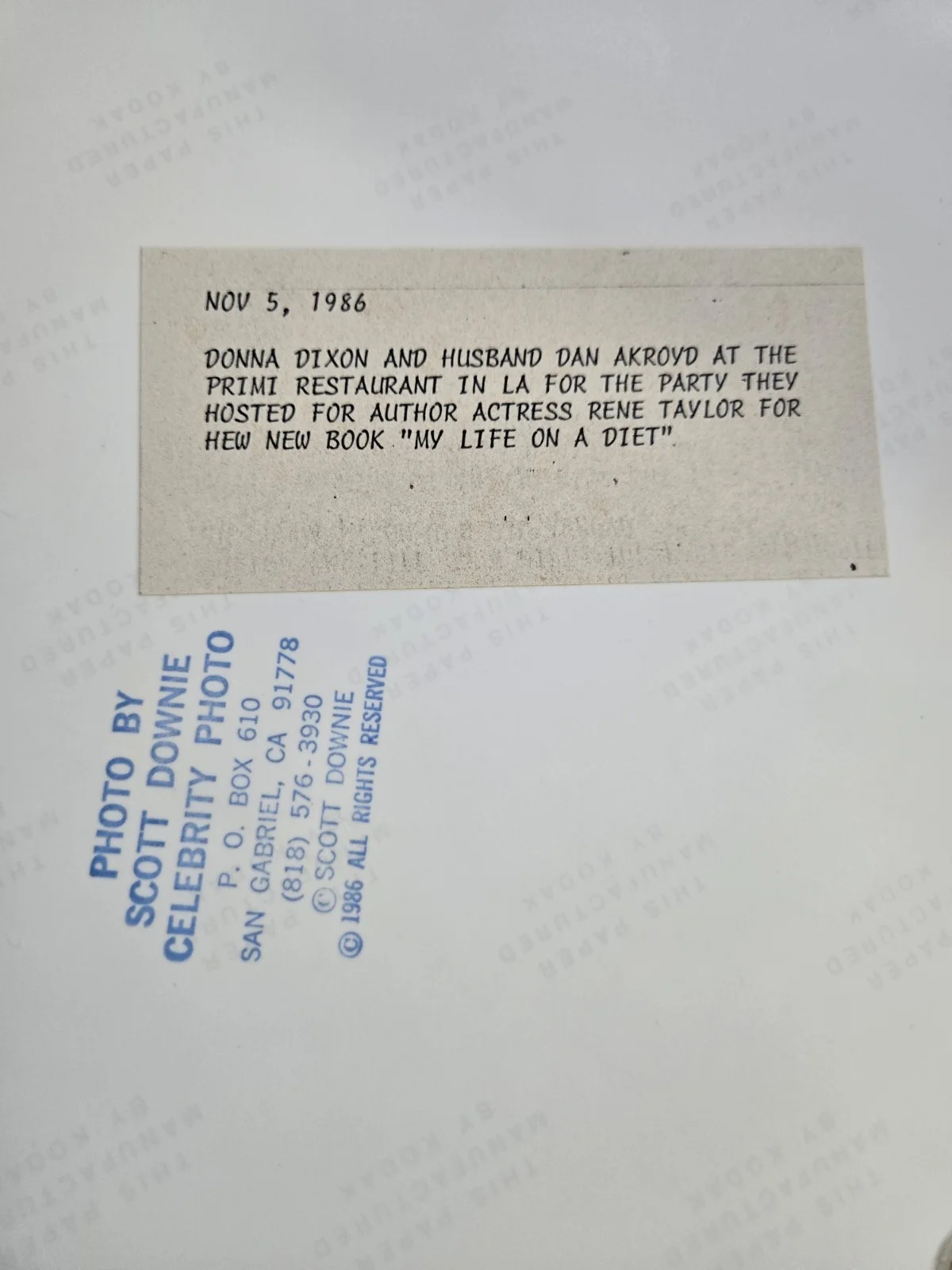 Dan Aykroyd — Dan Aykroyd SIGNED 1986 Rene Taylor Party Type 1 Photograph! Beckett COA Image 3, изображение 5