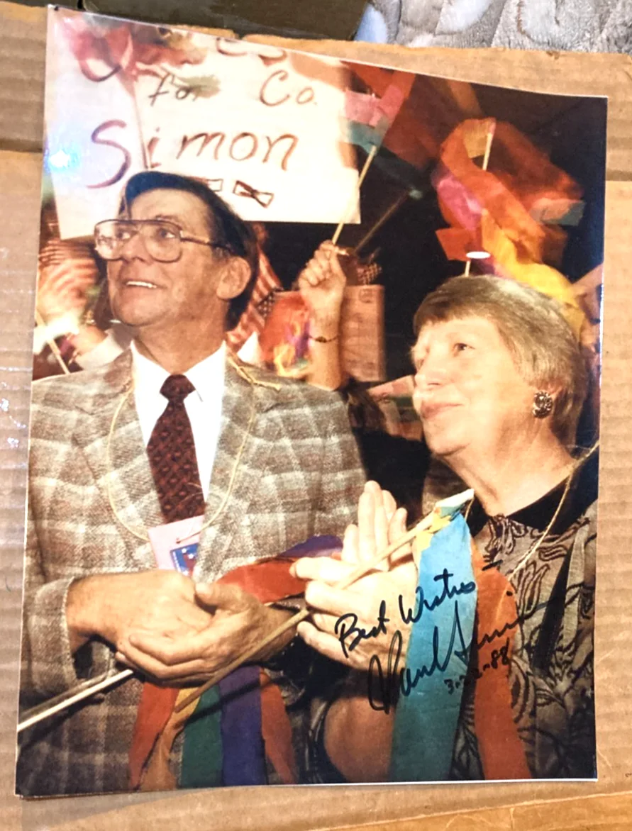 PAUL SIMON — SIGNED PAUL SIMON AUTOGRAPH 8x10 COLOR PHOTO/CERTIFICATE.