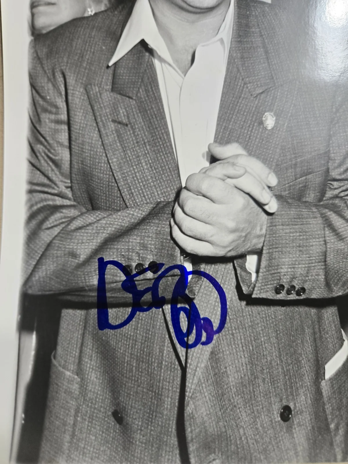 Dan Aykroyd — Dan Aykroyd SIGNED 1986 Rene Taylor Party Type 1 Photograph! Beckett COA!, изображение 2