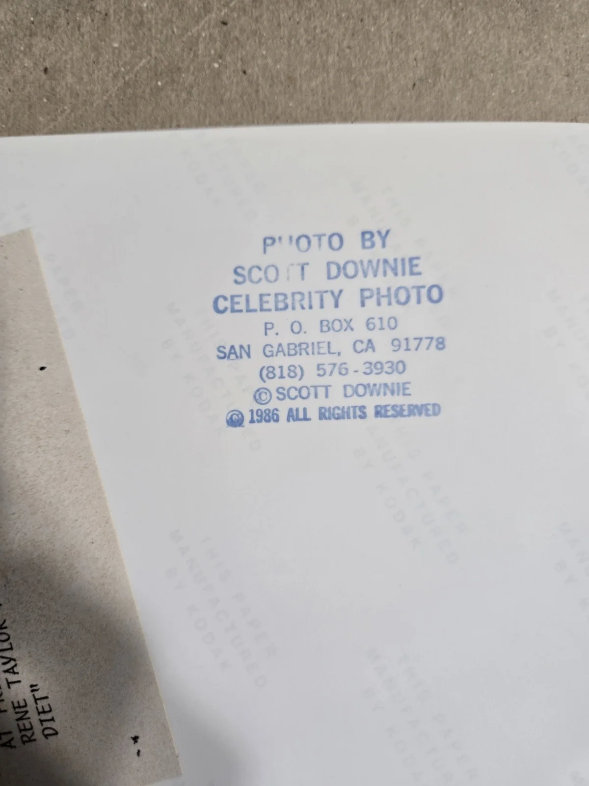 Dan Aykroyd — Dan Aykroyd SIGNED 1986 Rene Taylor Party Type 1 Photograph! Beckett COA!, изображение 4