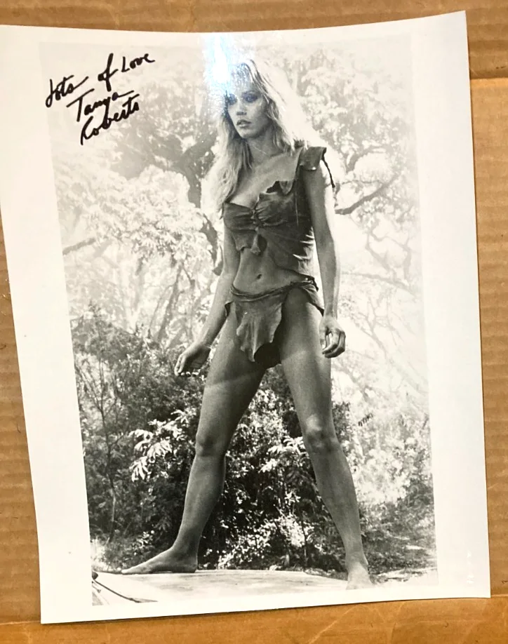 TANYA ROBERTS — TANYA ROBERTS ACTRESS SIGNED AUTO 8x10 B&W PHOTO/CERT.