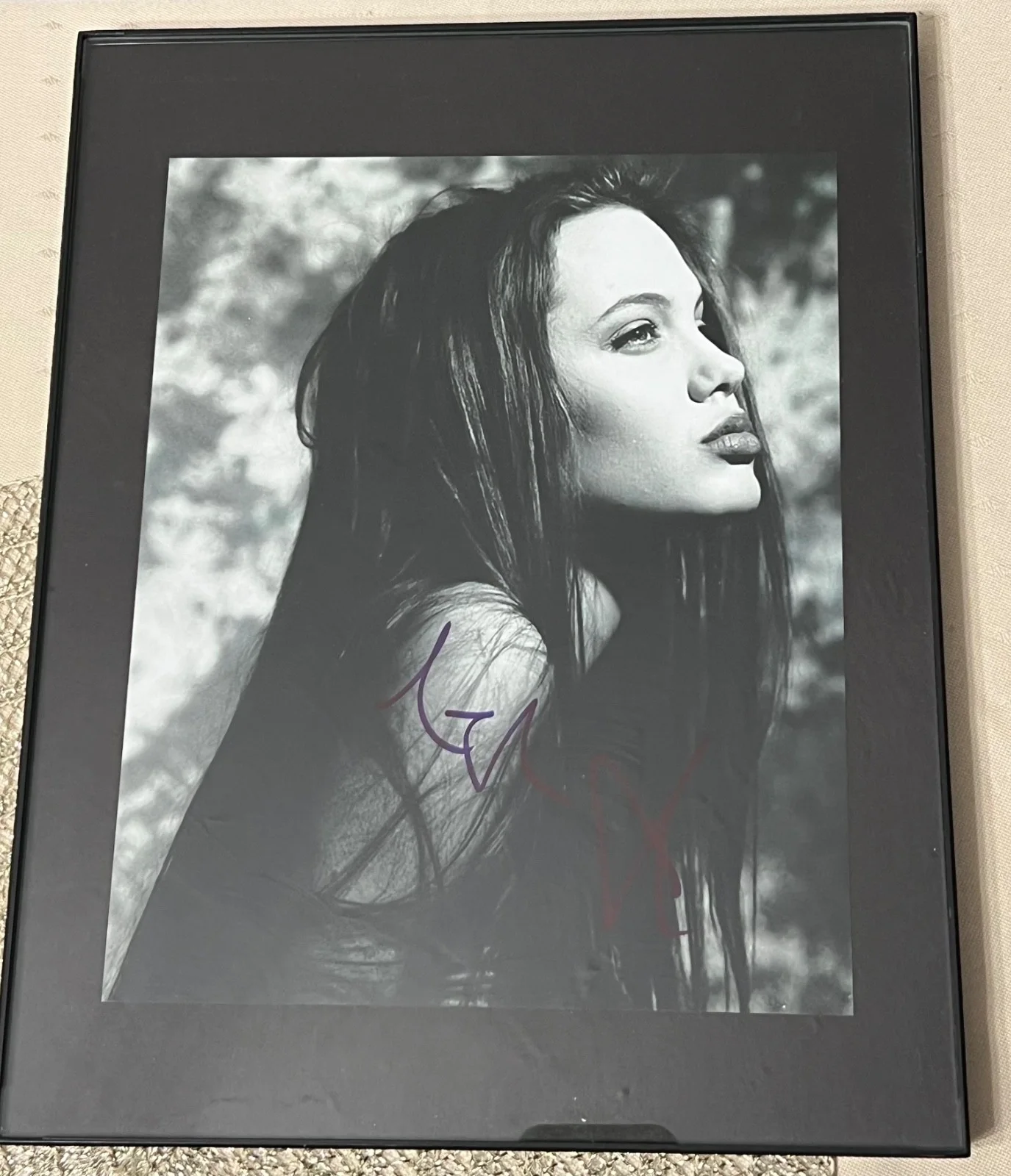 Angelina Jolie — Angelina Jolie Signed with COA 8x10 Photo