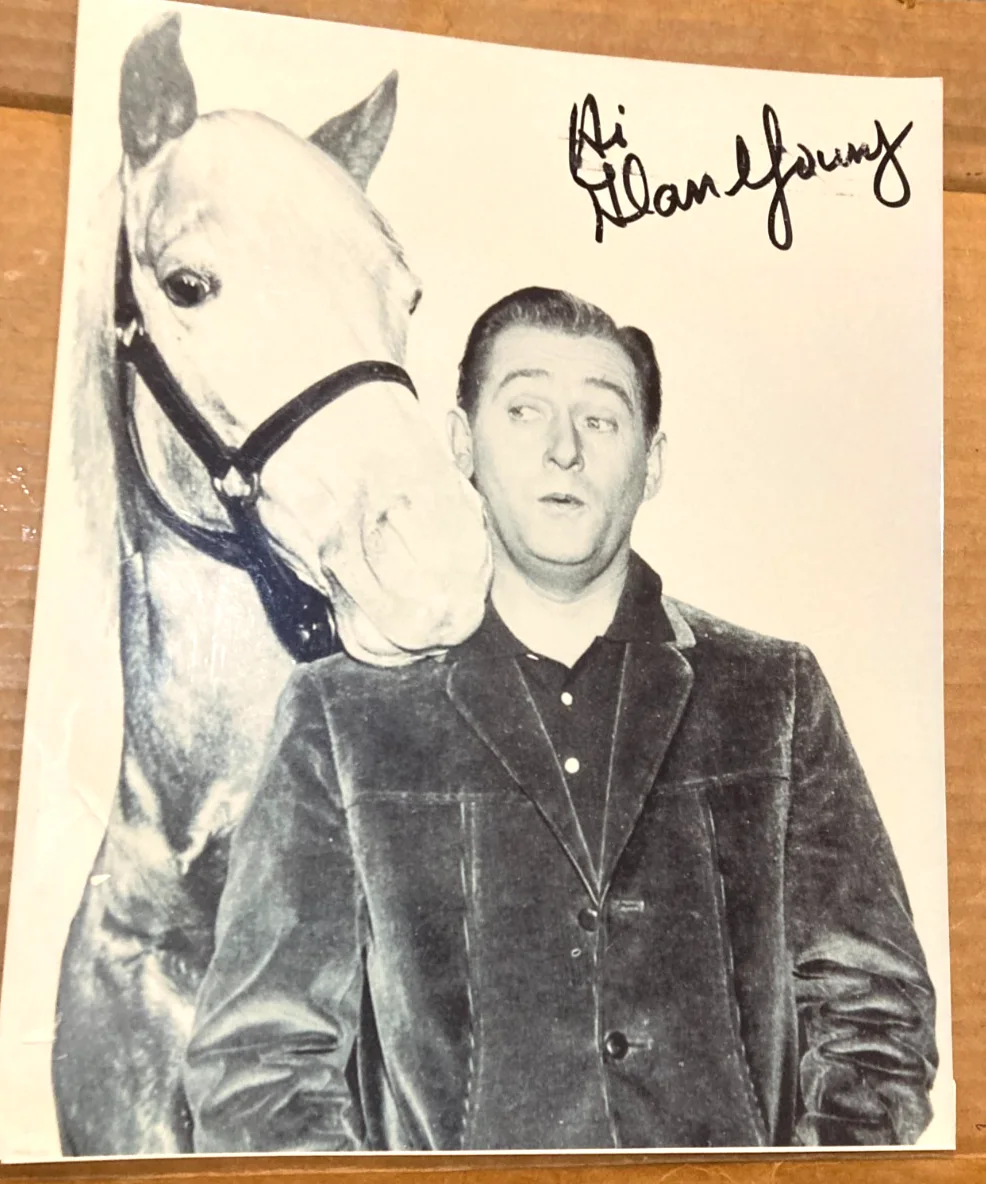ROBERT MITCHUM — ALAN YOUNG MR. ED THE TALKING HORSE SIGNED AUTO 8x10 B&W PHOTO/CERT.
