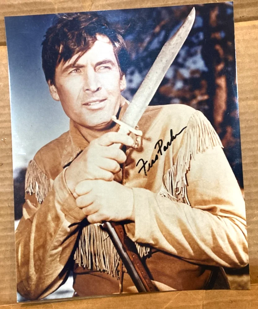 FESS PARKER — FESS PARKER DANIEL BOONE DAVY CROCKETT SIGNED AUTO 8X10 COLOR PHOTO/CERT.