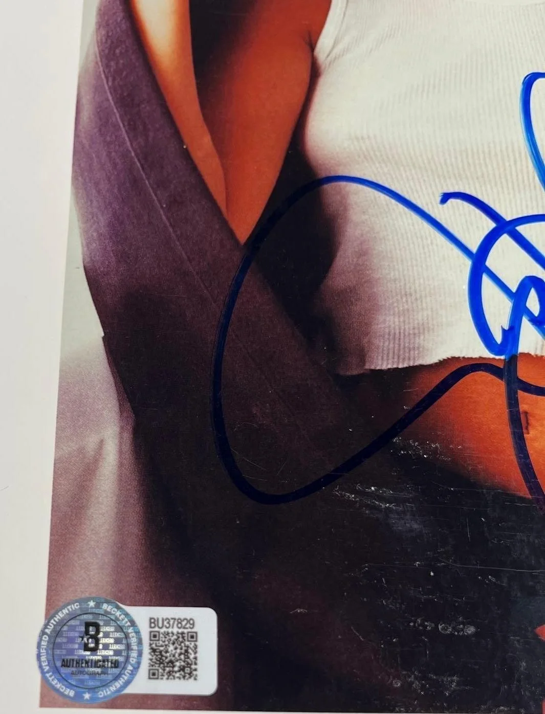 Friends: Jennifer Aniston Signed 10" x 8" Photo (Beckett/BAS Authentication), изображение 2