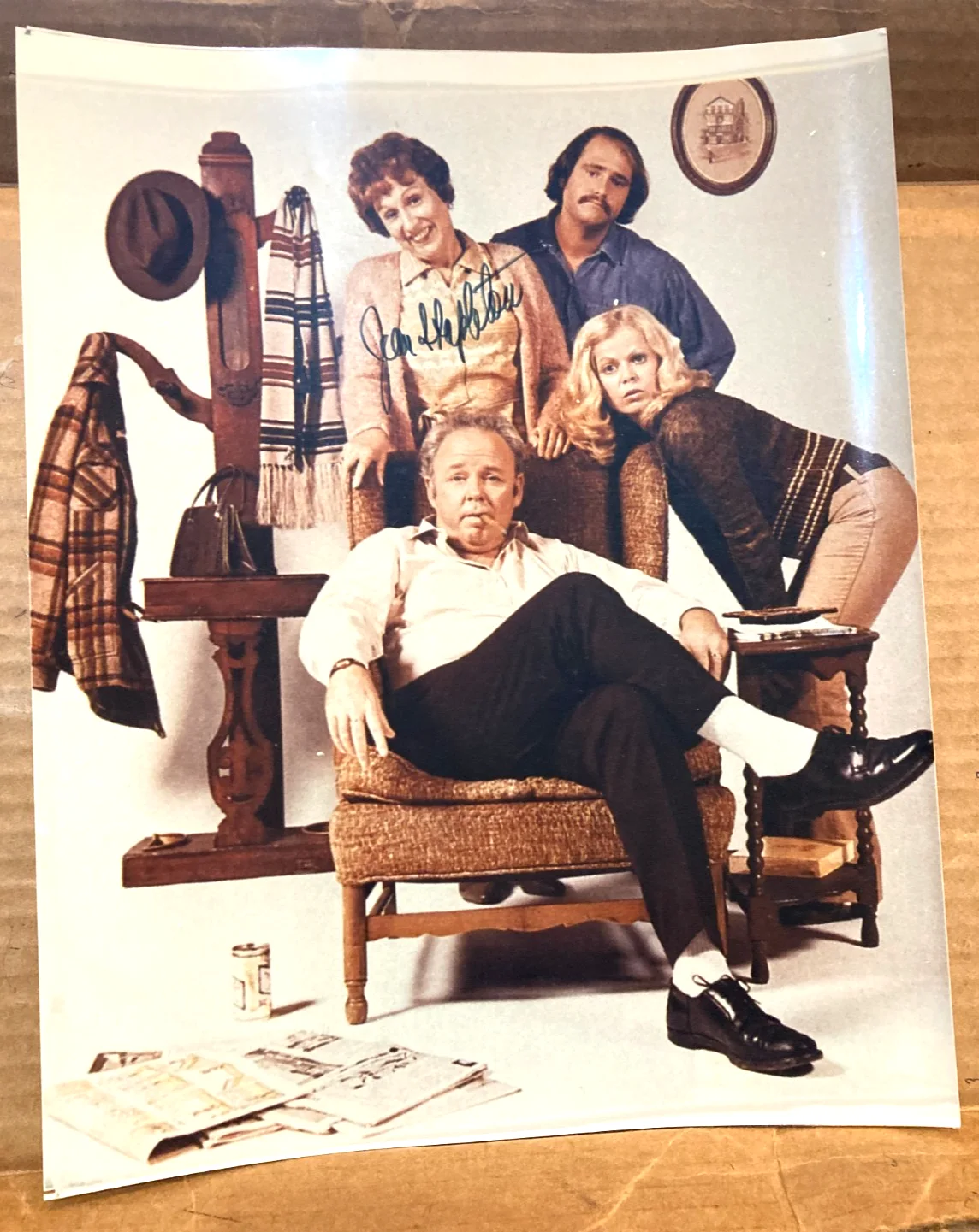 JEAN STAPLETON — JEAN STAPLETON ALL IN THE FAMILY SIGNED AUTOGRAPH 8X10 COLOR PHOTO/CERTIFICATE