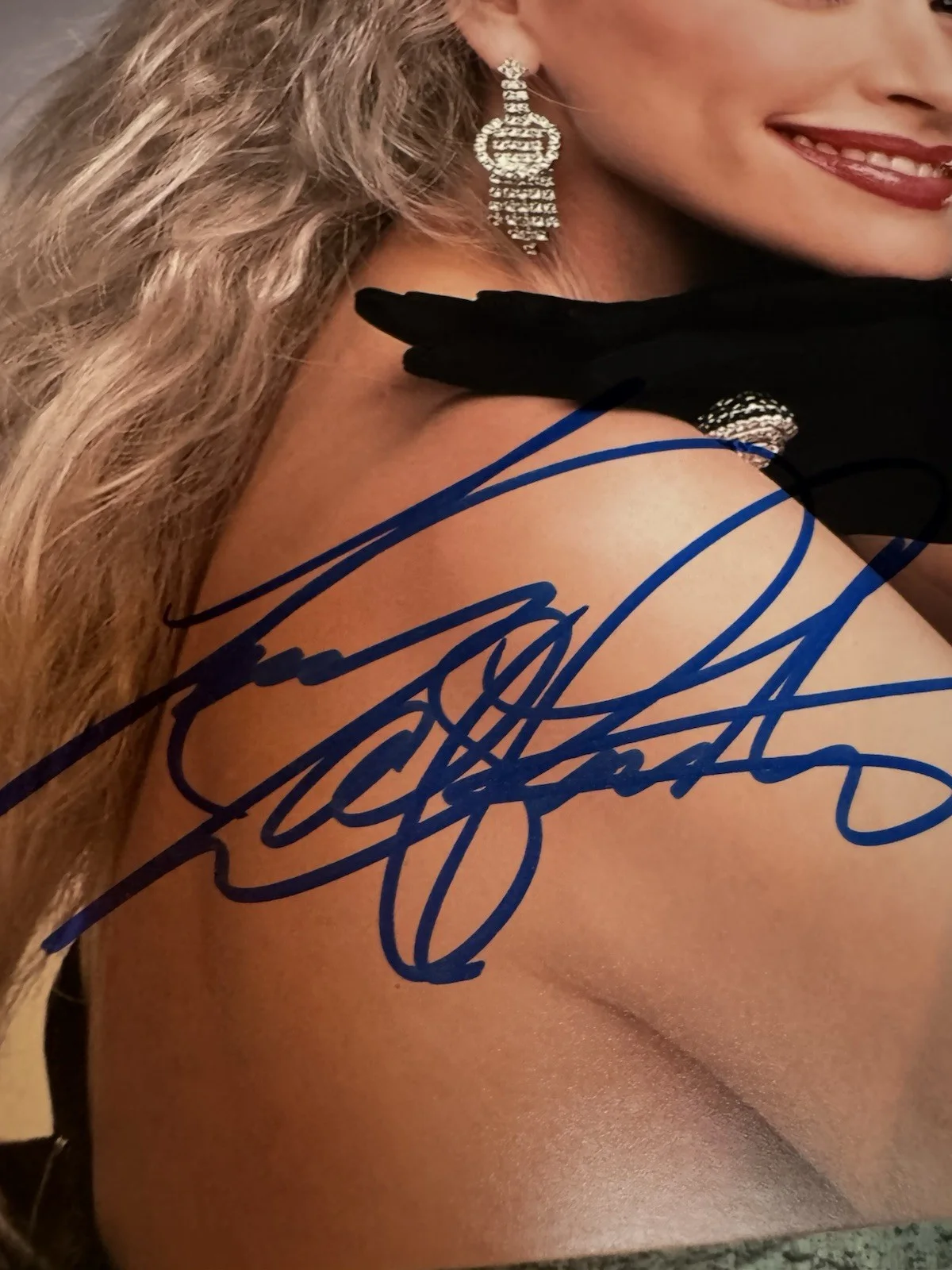 DOLLY PARTON HAND SIGNED 8 1/2 X 11 STUNNING COLOR PHOTO / COA, изображение 2
