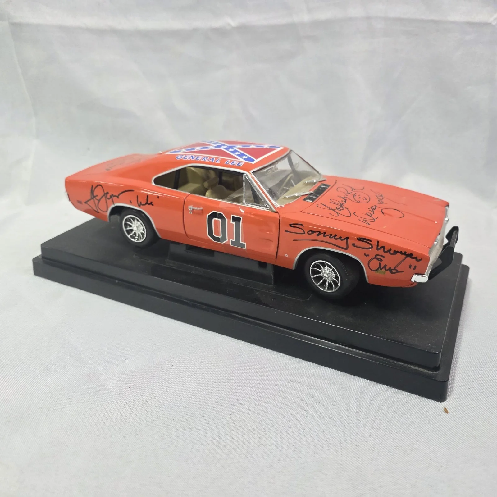 Cast — DUKES OF HAZZARD Cast (7) Signed General Lee 1:18 Die Cast Model Car w/ COA, image 2