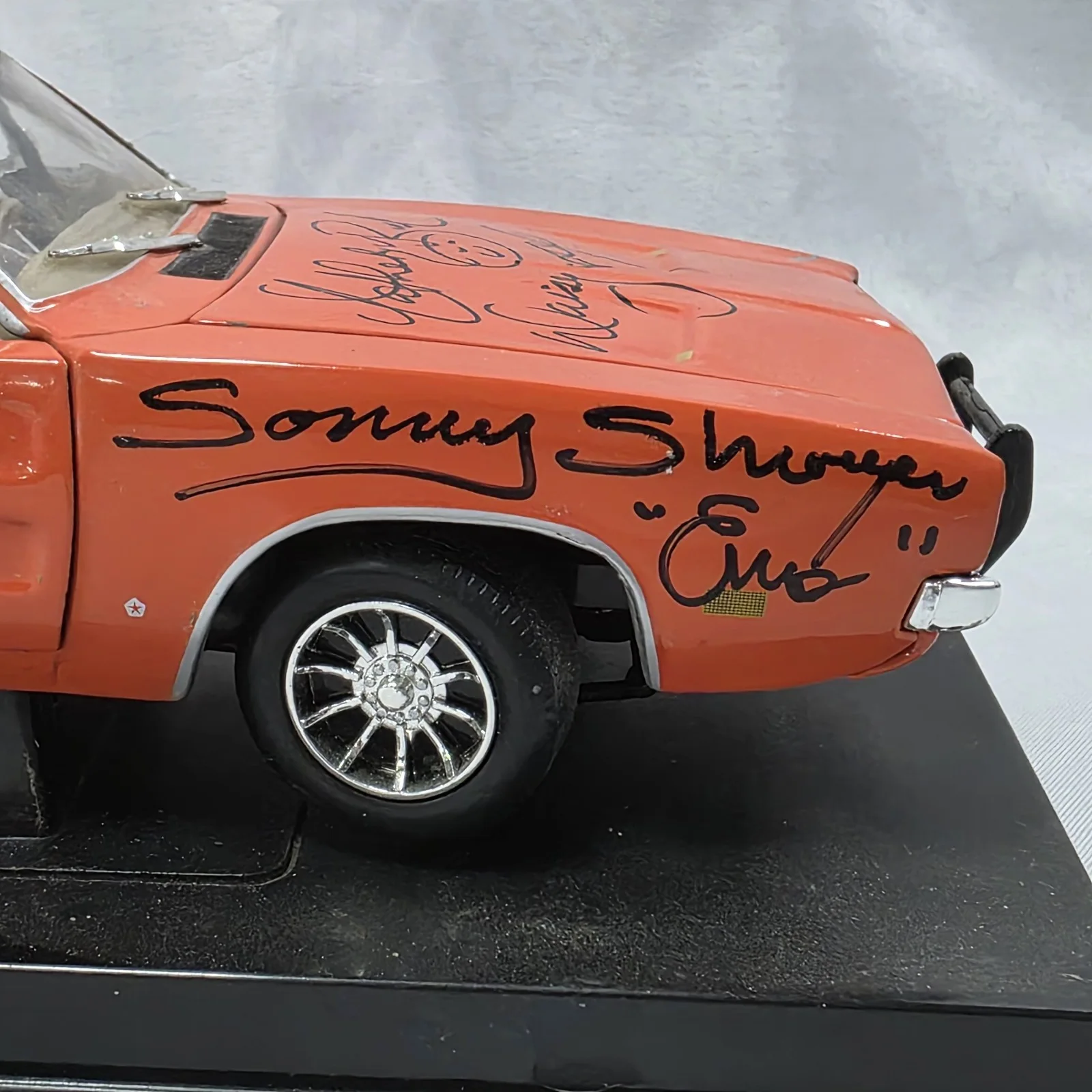 Cast — DUKES OF HAZZARD Cast (7) Signed General Lee 1:18 Die Cast Model Car w/ COA, image 3