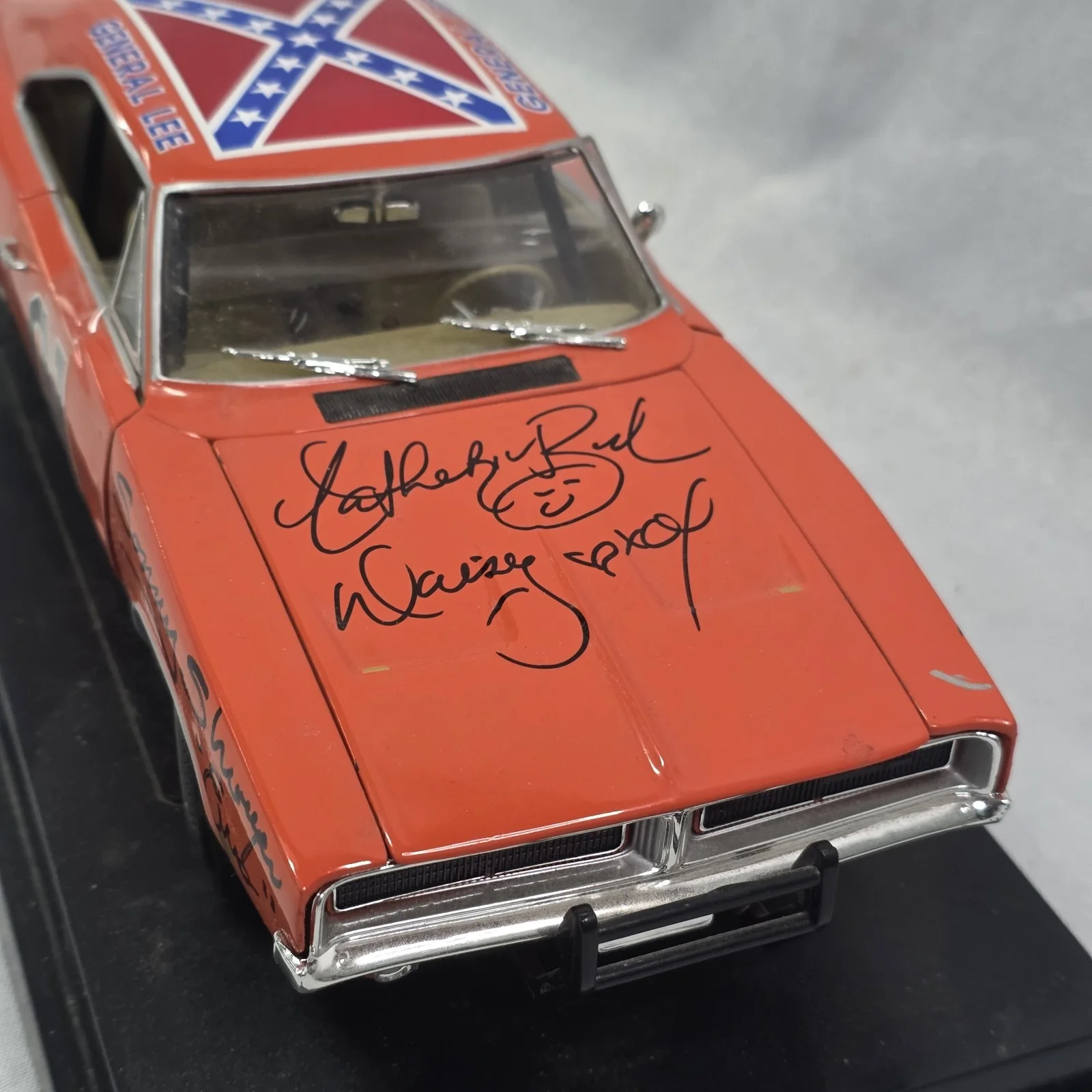 Cast — DUKES OF HAZZARD Cast (7) Signed General Lee 1:18 Die Cast Model Car w/ COA, image 4