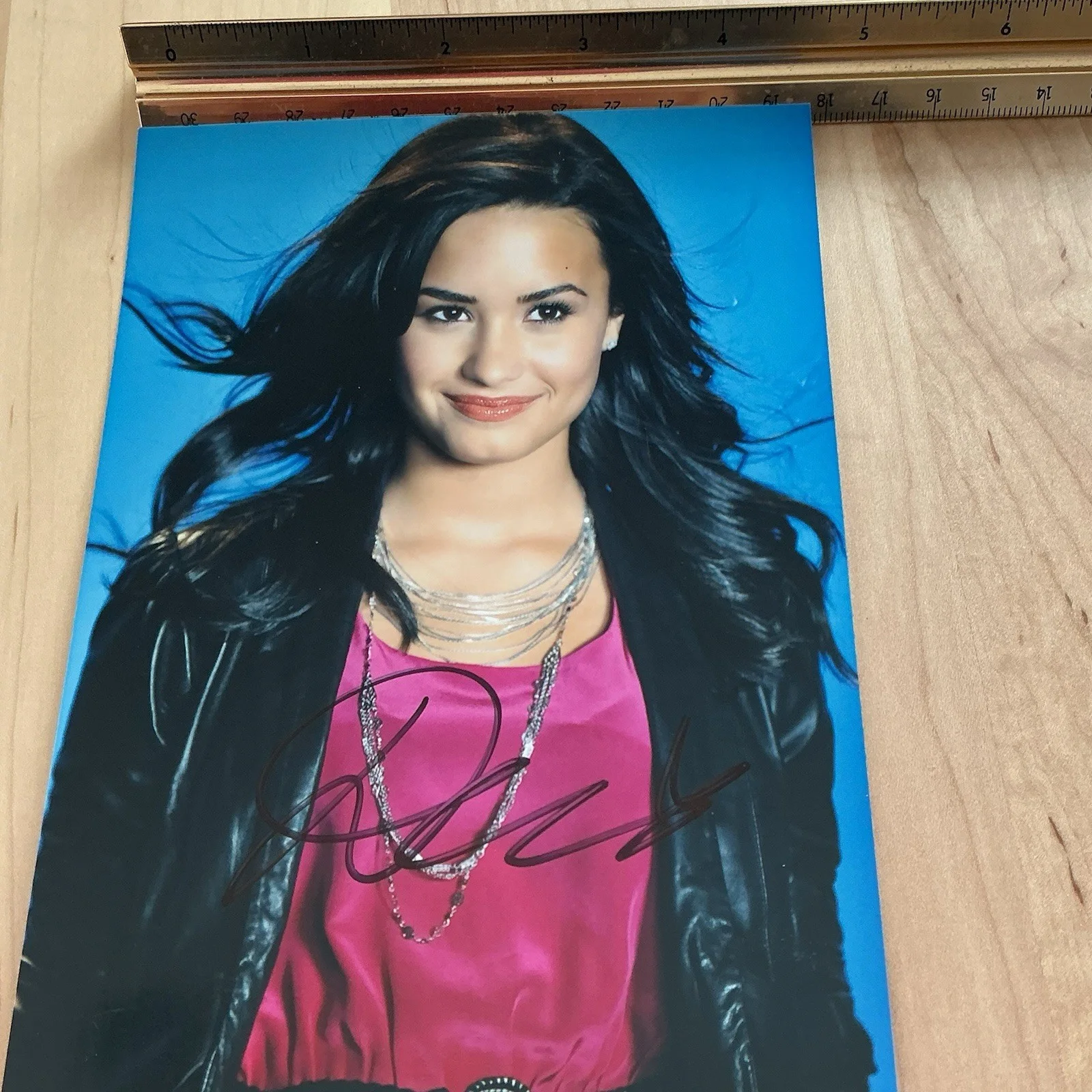 Demi Lovato SIGNED 4x6 Photo Authentic Disney Era - Disney Employee Collection, изображение 3