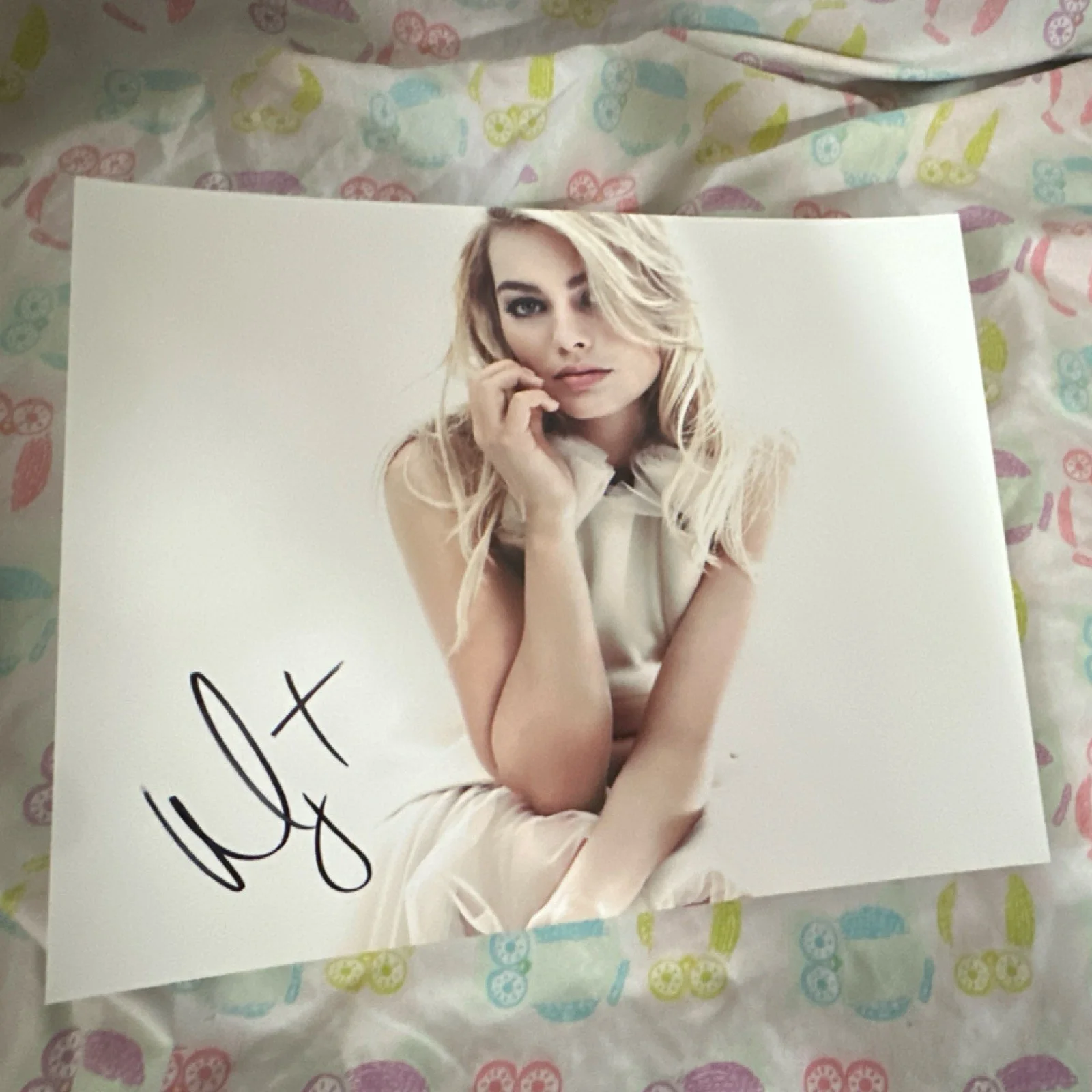 Margot Robbie — Margot Robbie Signed Celebrity 8x10 Photograph Original Autograph authentic wolf