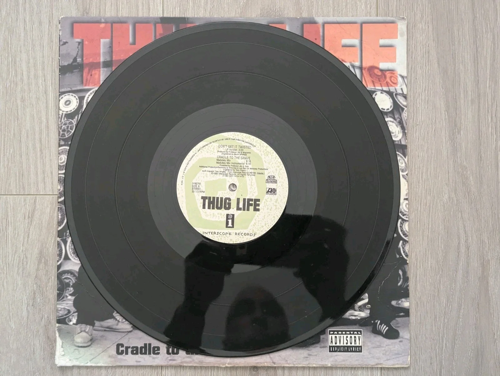 Thug Life vinyl Signed By Mopreme Shakur with custom Press Photo, изображение 3