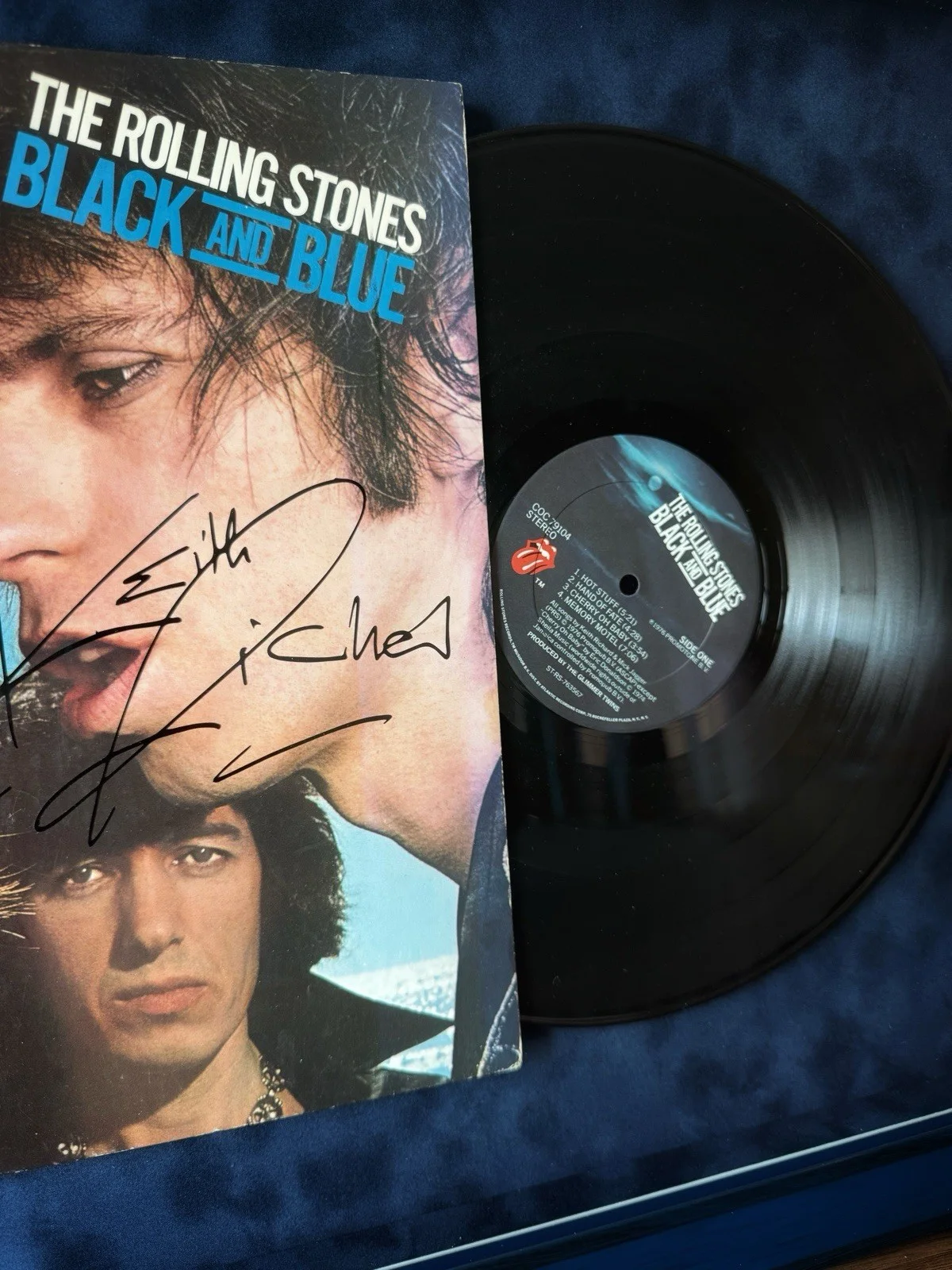 Mick Jagger & Keith Richards Hand Signed 1976 Rolling Stones Black And Blue LP, image 2