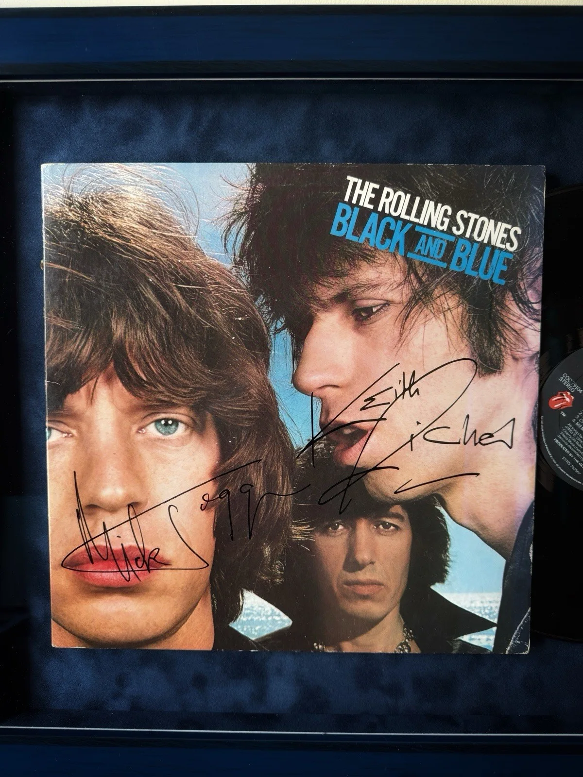 Mick Jagger & Keith Richards Hand Signed 1976 Rolling Stones Black And Blue LP, image 4