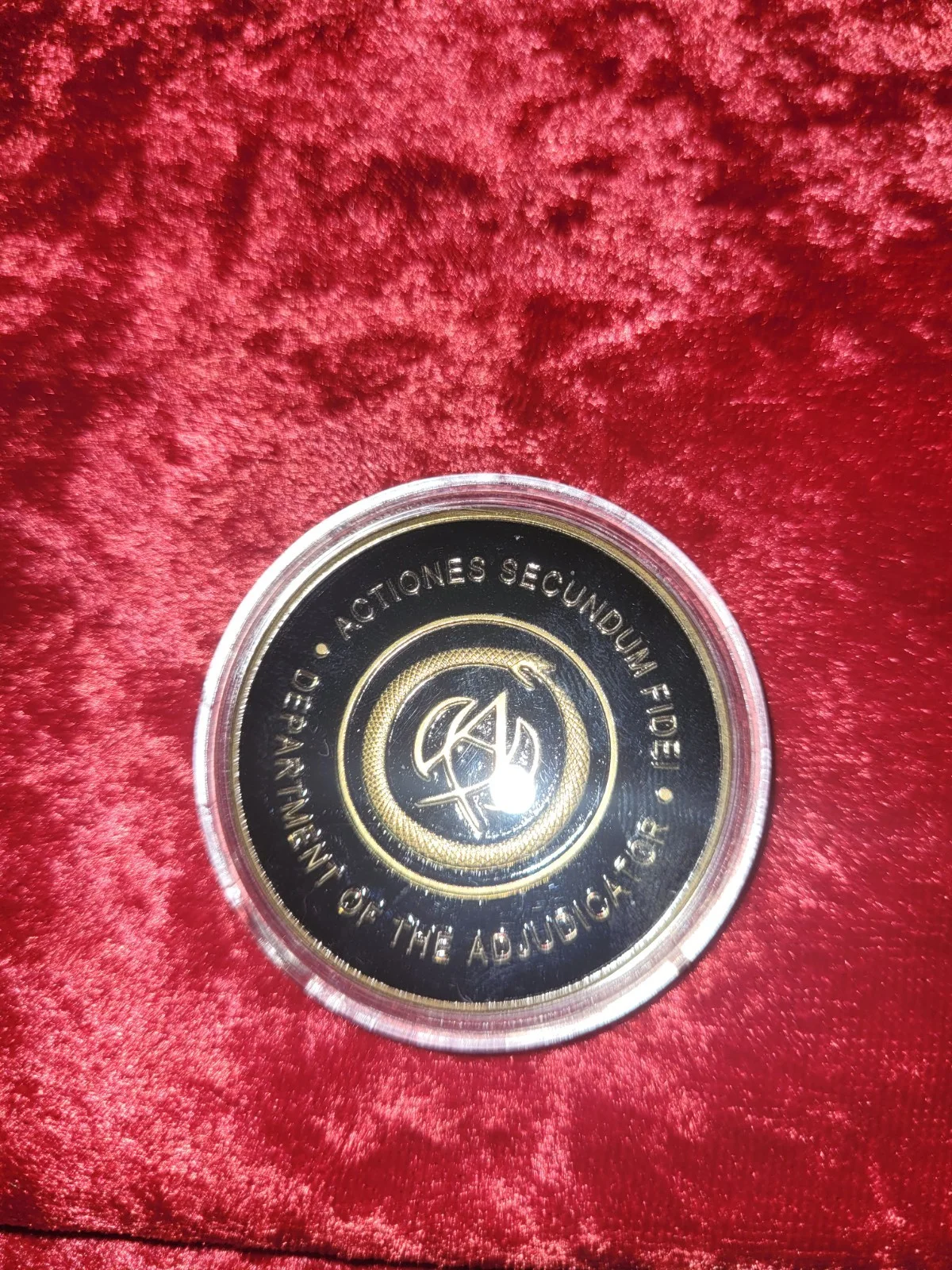John Wick : Continental Hotel : Coin Collection set with Pin & Gift Bag : New., image 2