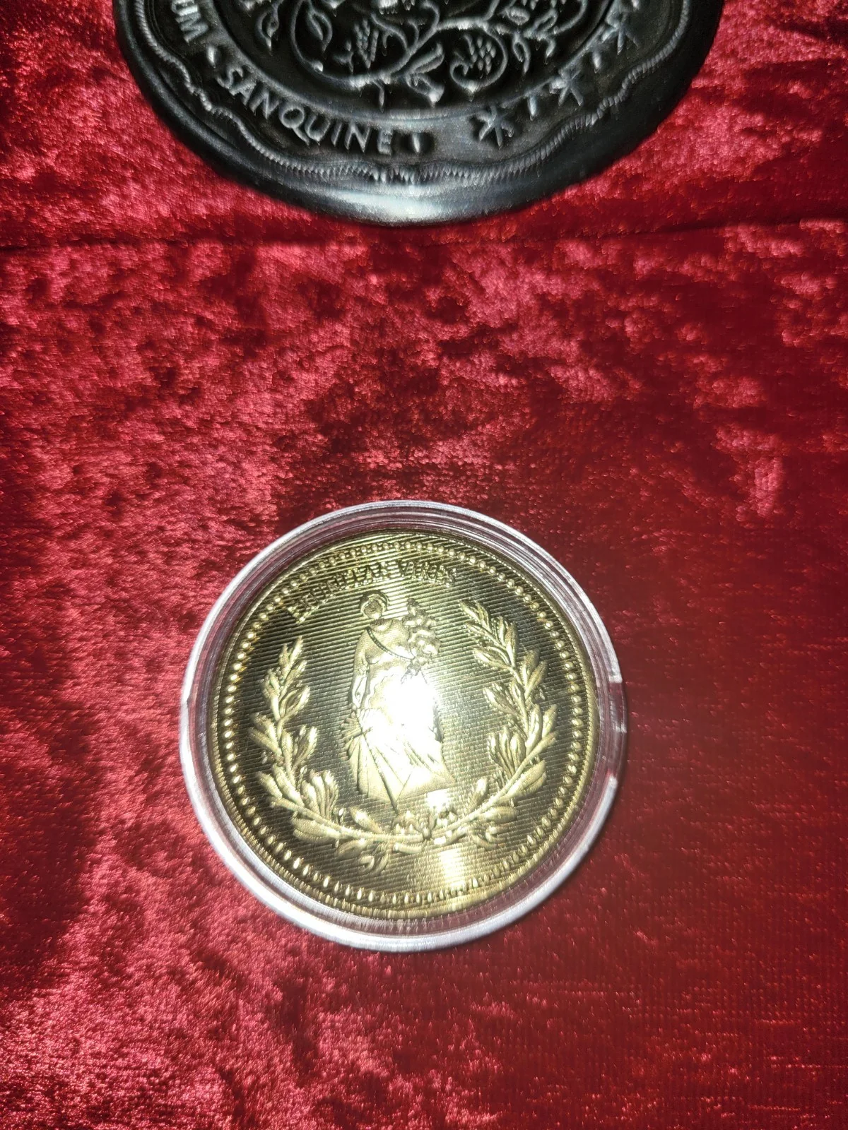 John Wick : Continental Hotel : Coin Collection set with Pin & Gift Bag : New., image 4