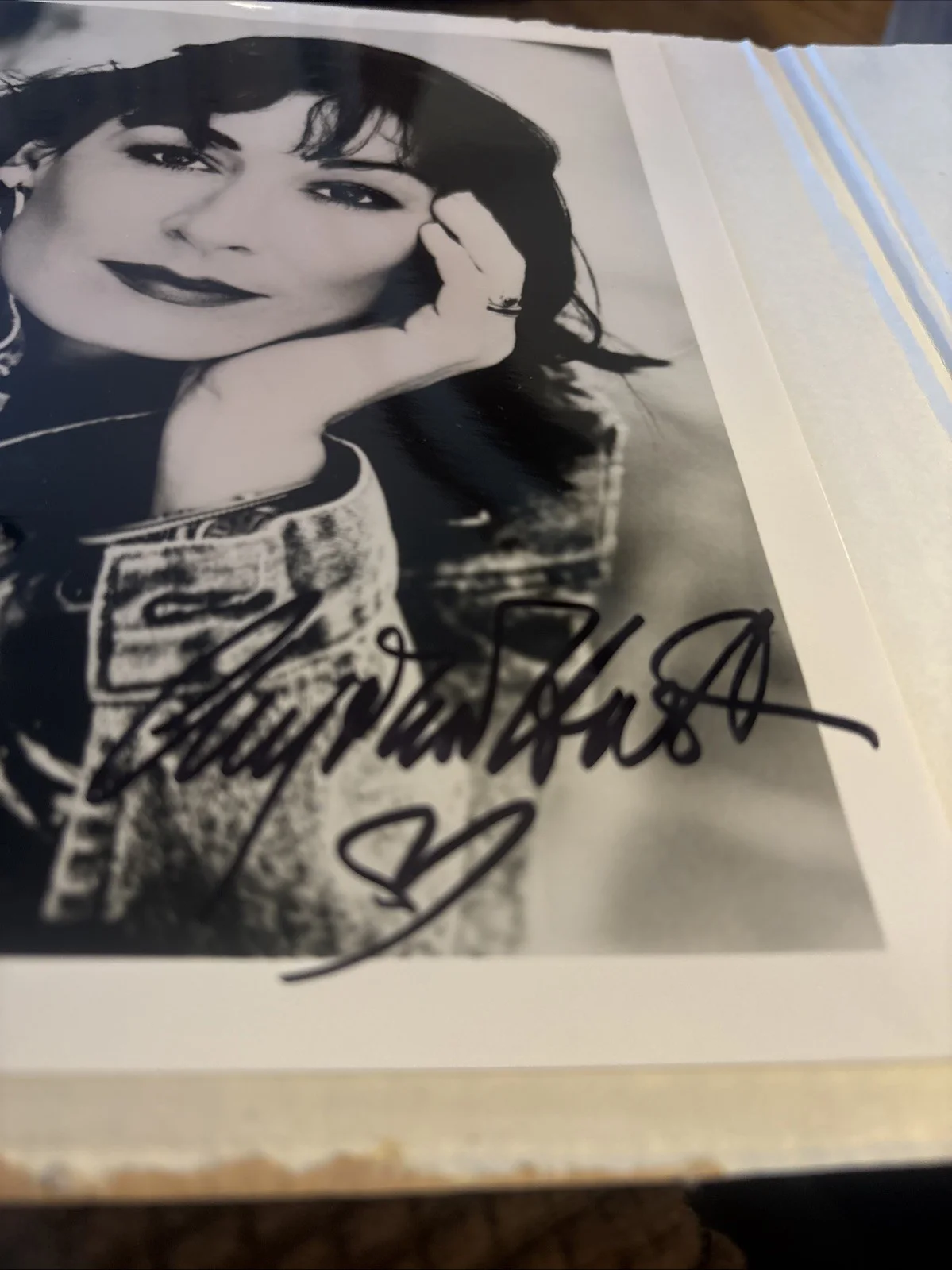 Angelica Houston — Angelica Houston, autographed 8x10! Beautiful black and white! NM Condition, изображение 2