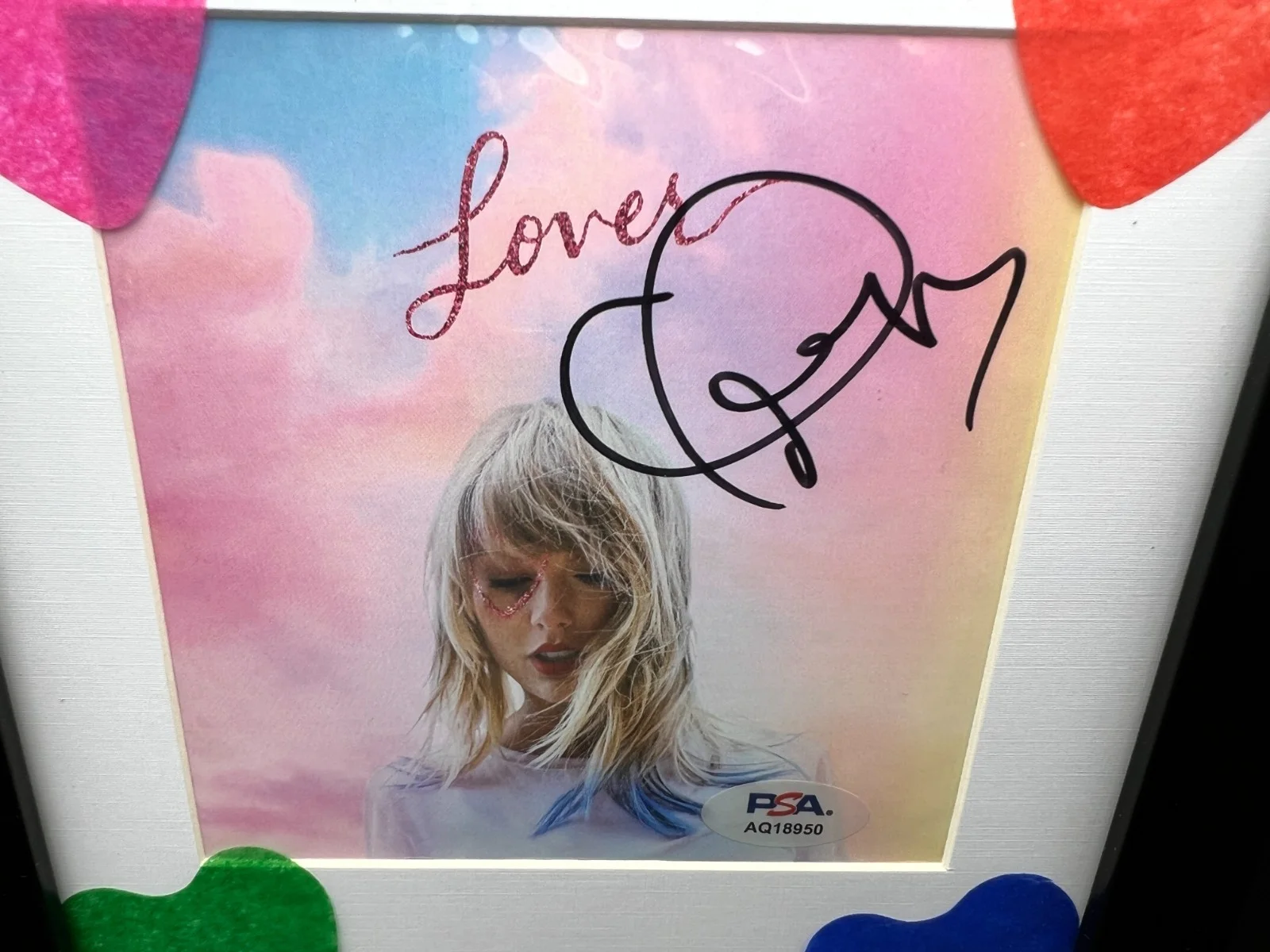 Taylor Swift Signed Autograph Lover CD Album Booklet Framed w/ Confetti PSA/DNA, изображение 2