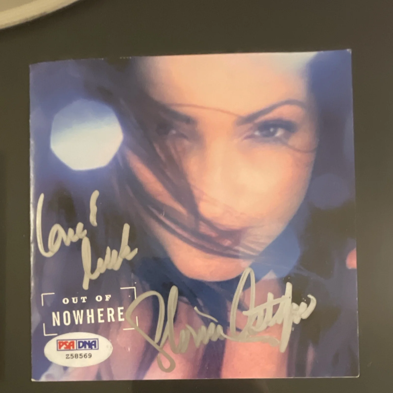 Gloria Estefan 'Out of Nowhere' Autographed CD & Booklet PSA/DNA Authenticated, изображение 3