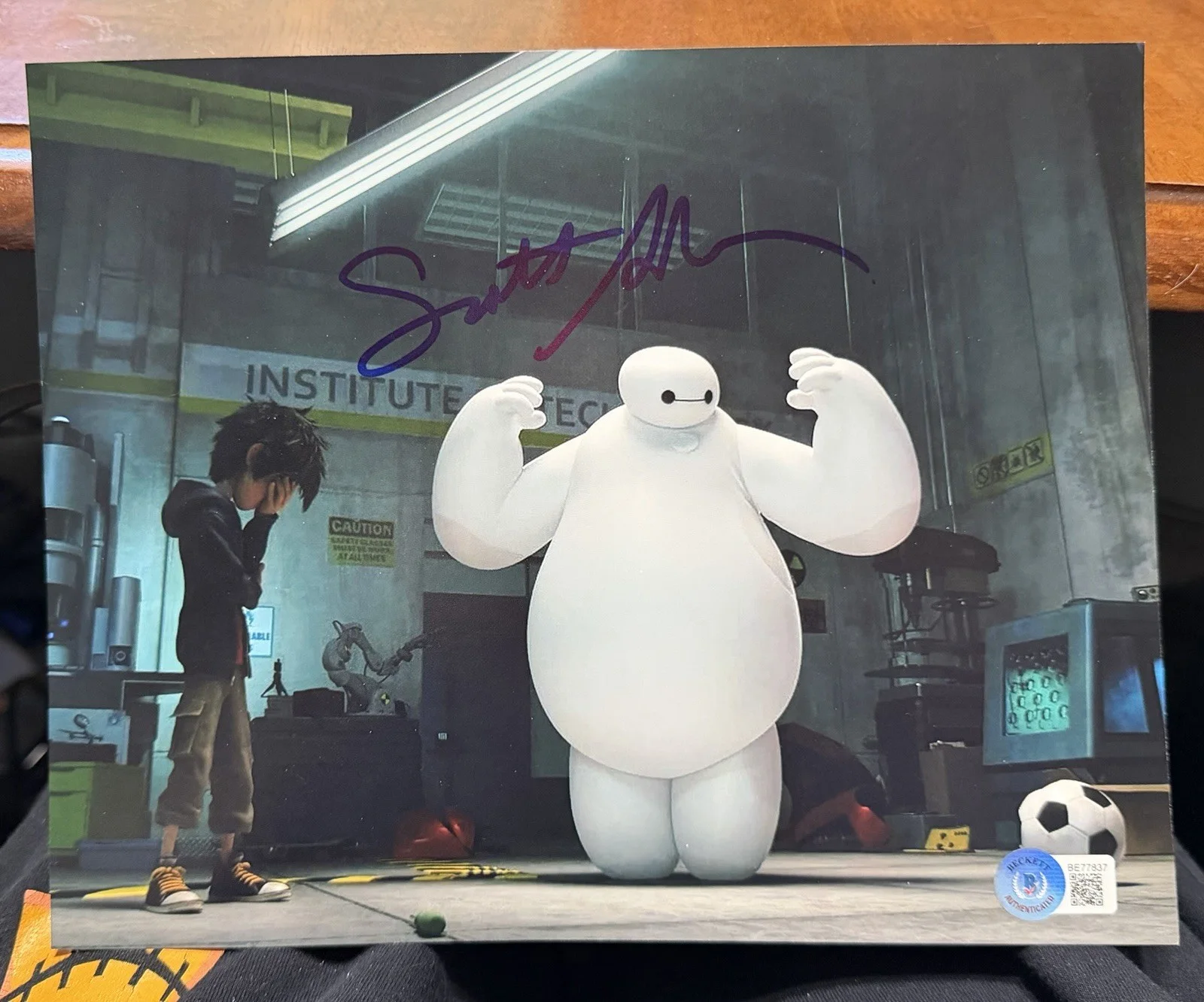 Scott Adsit — Scott Adsit signed 8x10 photo Movies Autographed Disney Big Hero 6 Beckett COA, изображение 5