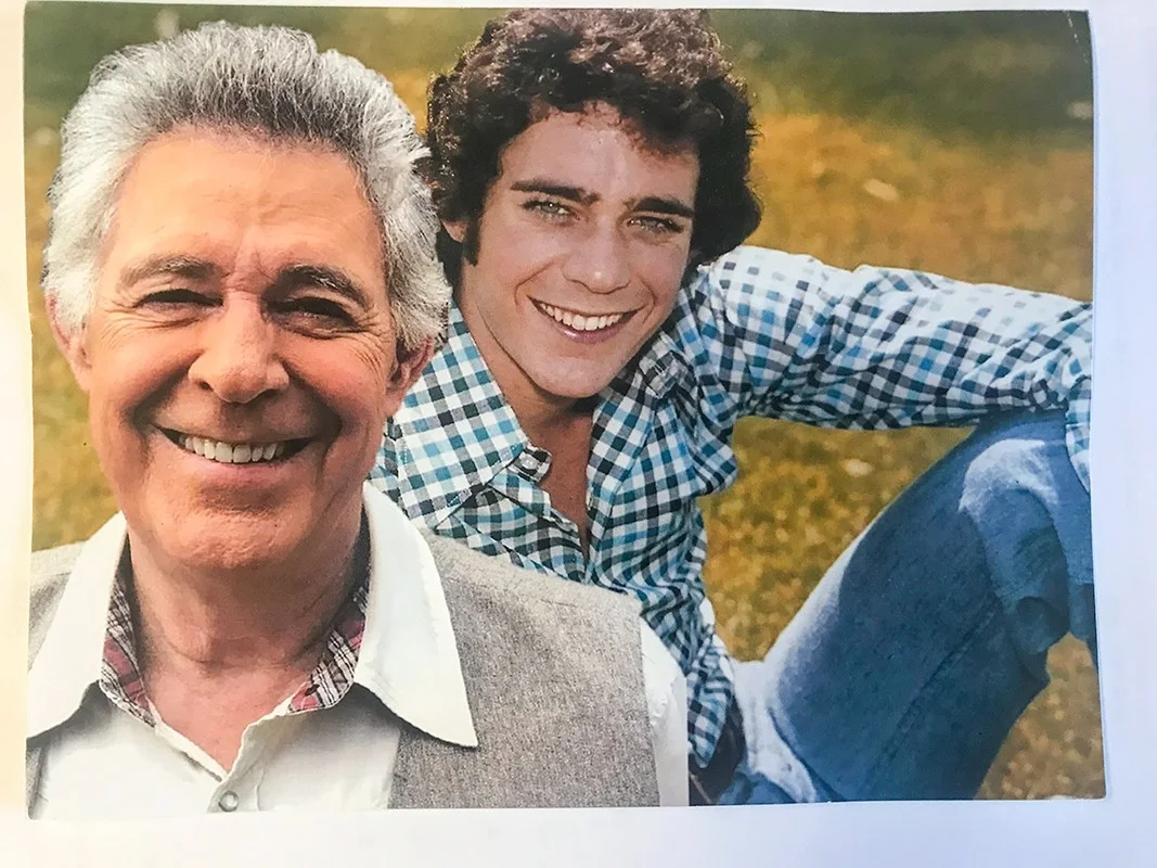 Barry Williams / Greg Brady — Barry Williams Signed "The Brady Bunch" Movie Script Inscribed "Greg" (JSA COA), image 5
