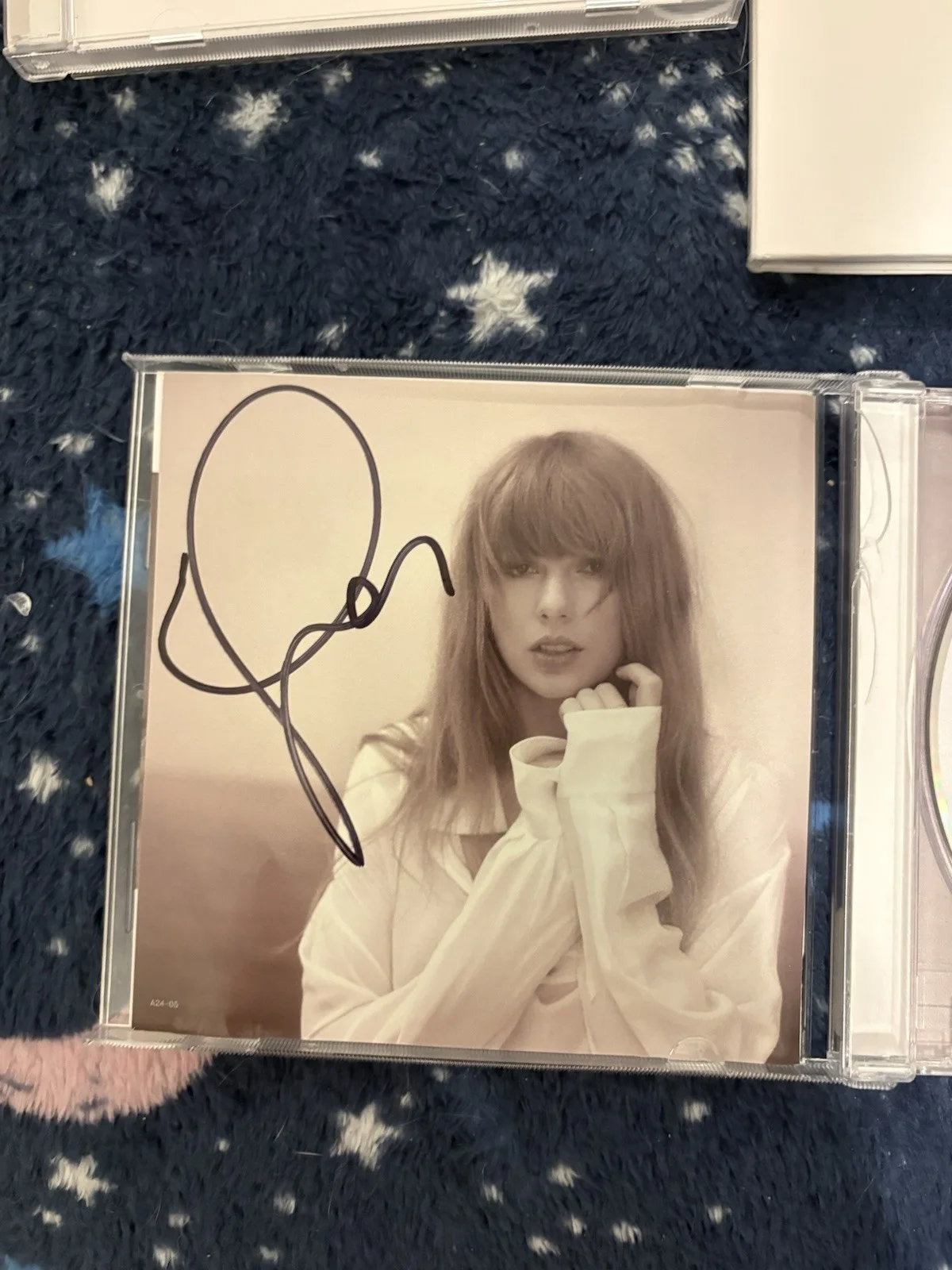 Taylor Swift TTPD Autographed CD, Fortnight Single Cd & White Vinyl Vinyl Set, изображение 2