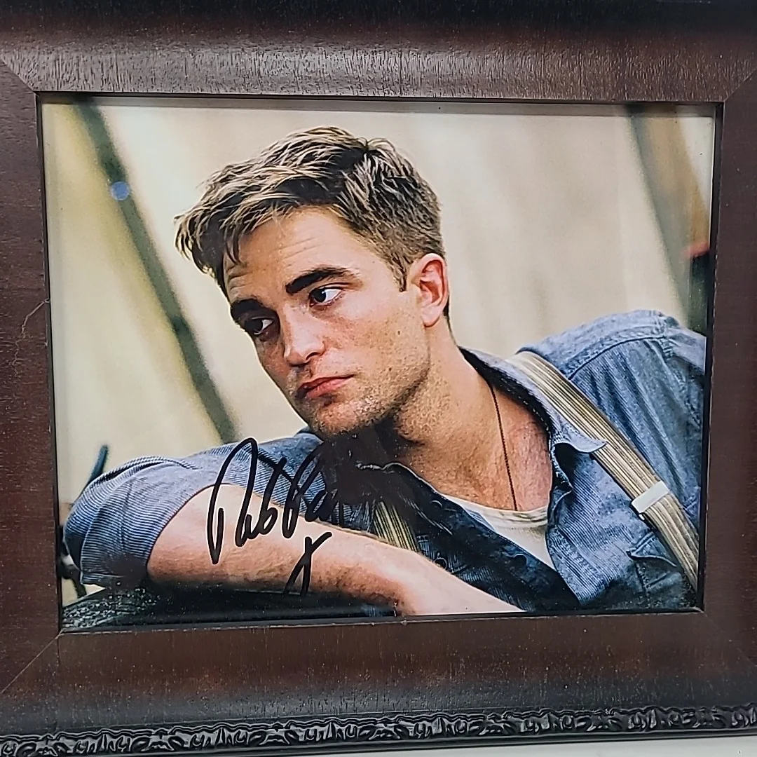 Robert Pattinson Autograph Signed Photograph 8x10 Water For Elephants W COA, image 2