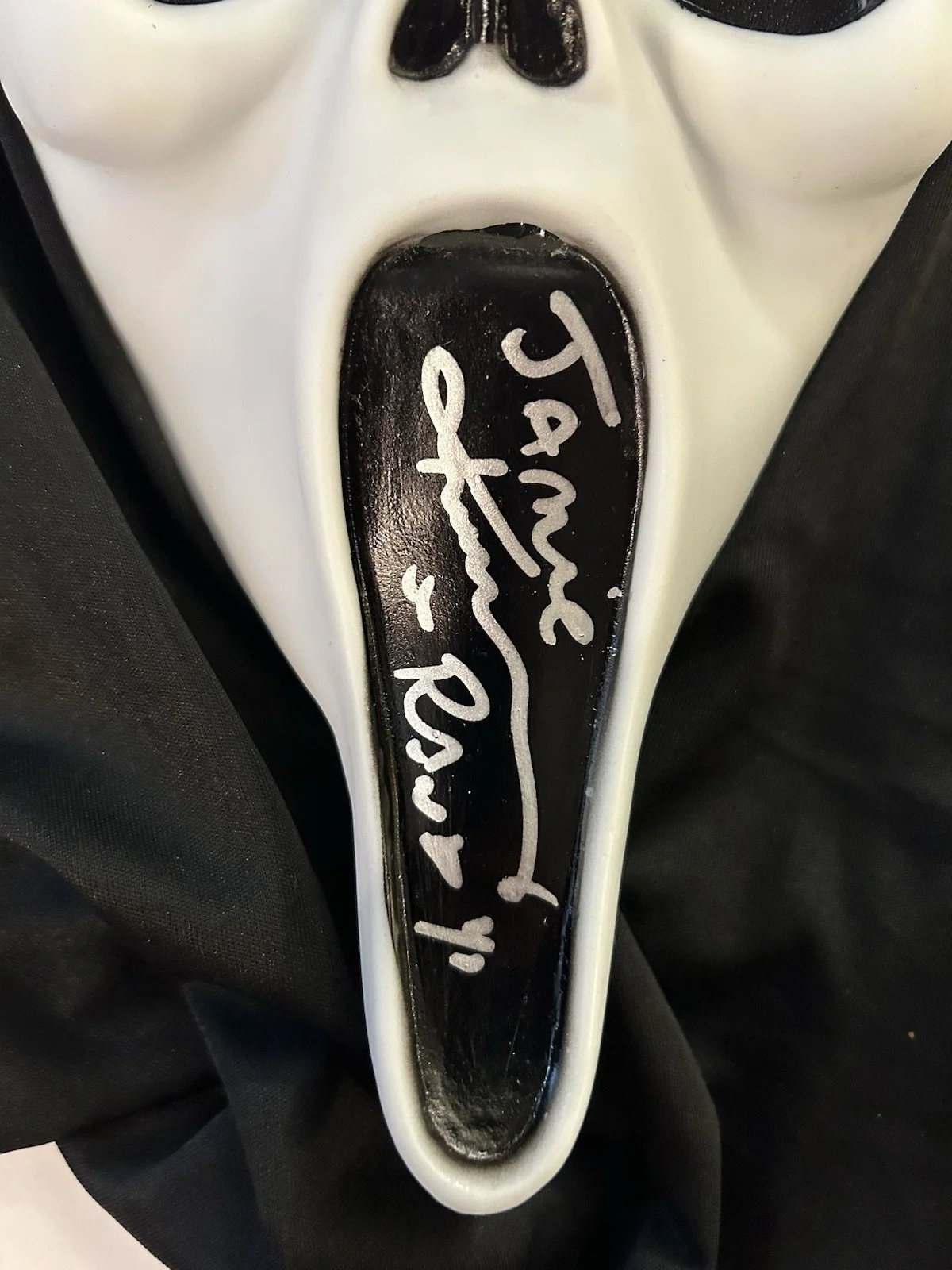 Jamie Kennedy — SCREAM Mask signed by Jamie Kennedy (Proof Pic) Scream Movie Autograph, изображение 2