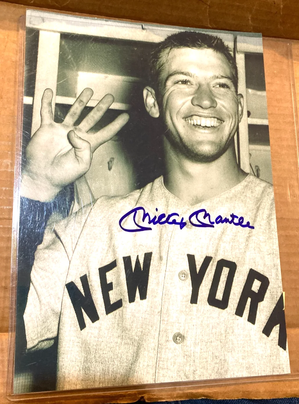 MICKEY MANTLE — MICKEY MANTLE NEW YORK YANKEES SIGNED AUTOS 8X10 COLOR PHOTO /CERTIFICATE