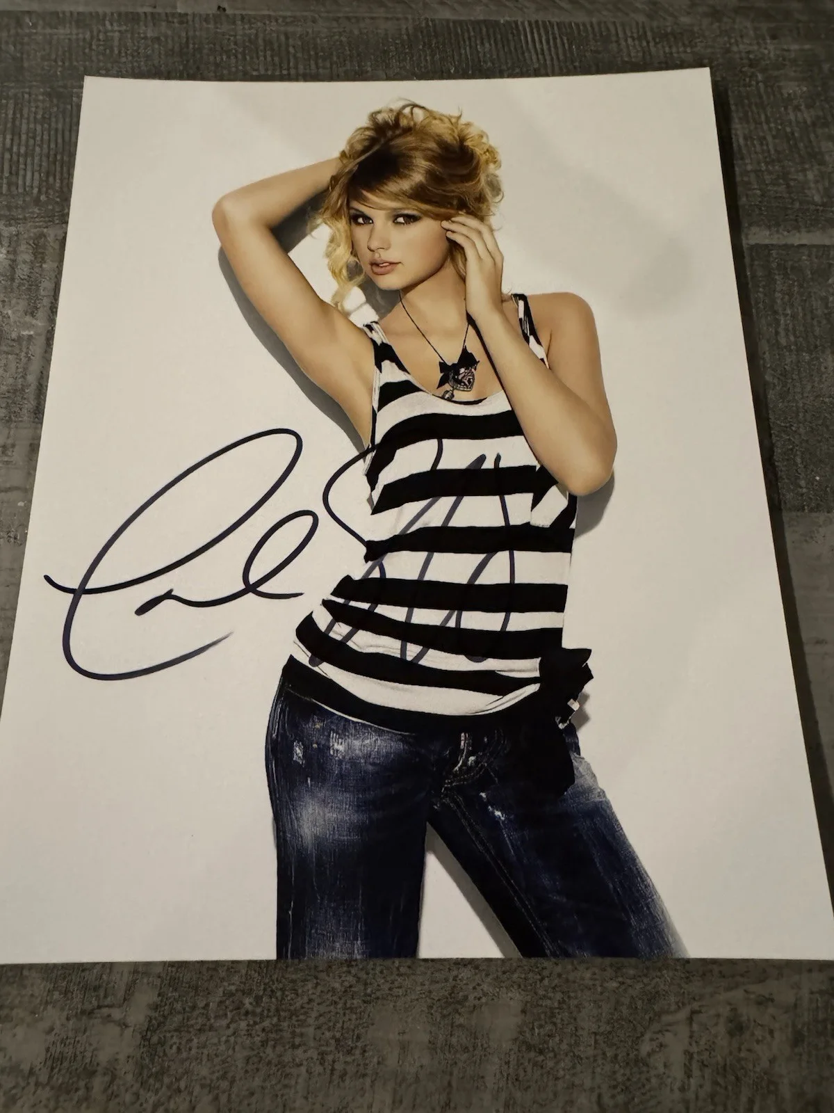 Taylor Swift Hand Signed• 8 x 10• Color Autographed Photograph w/ COA•Beautiful, image 2
