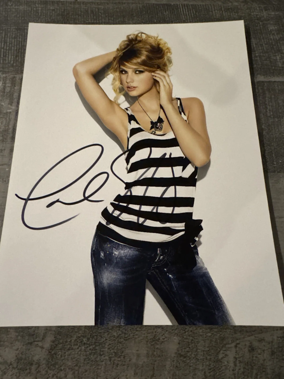 Taylor Swift Hand Signed• 8 x 10• Color Autographed Photograph w/ COA•Beautiful, image 3