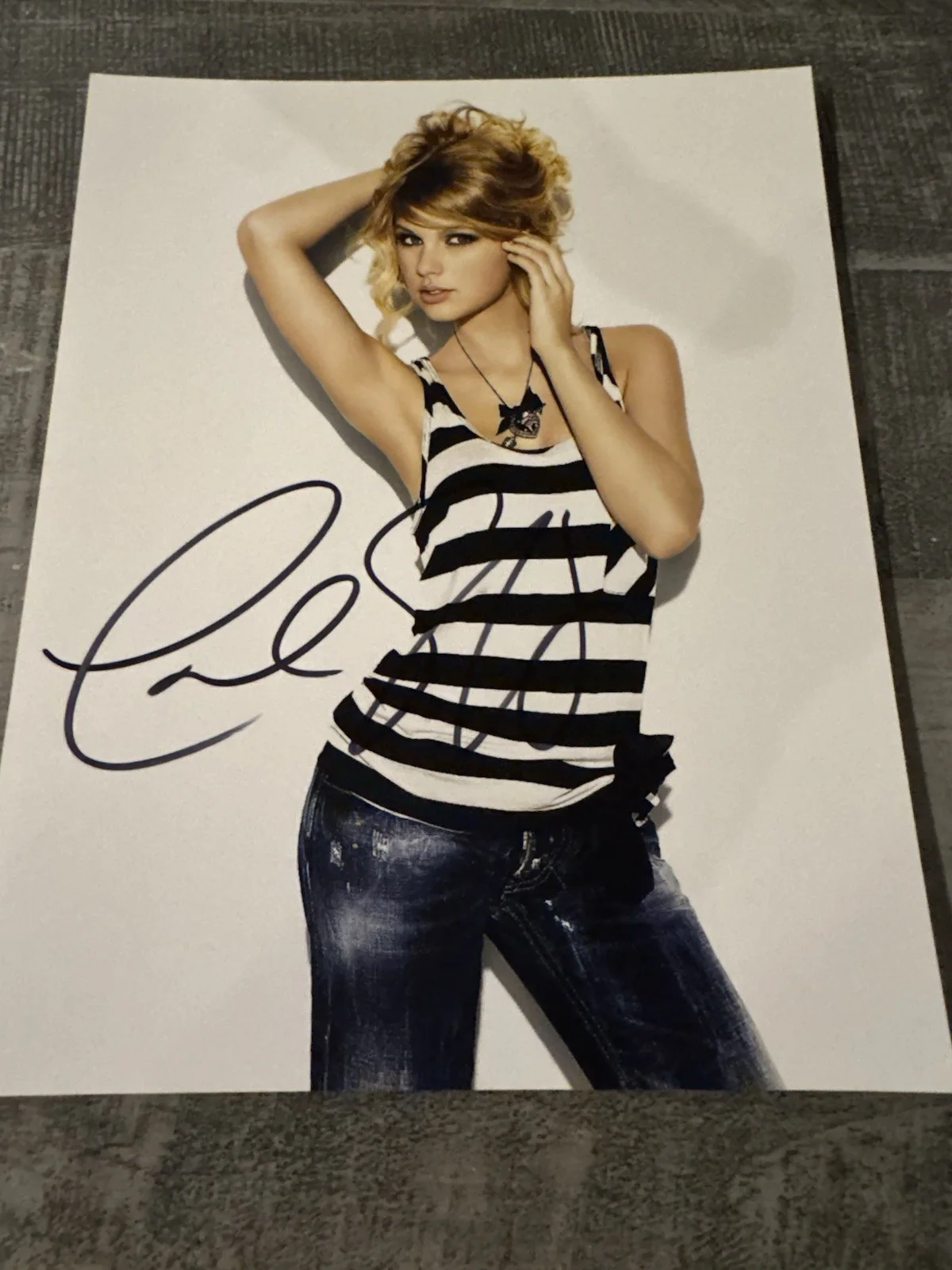 Taylor Swift Hand Signed• 8 x 10• Color Autographed Photograph w/ COA•Beautiful, image 4