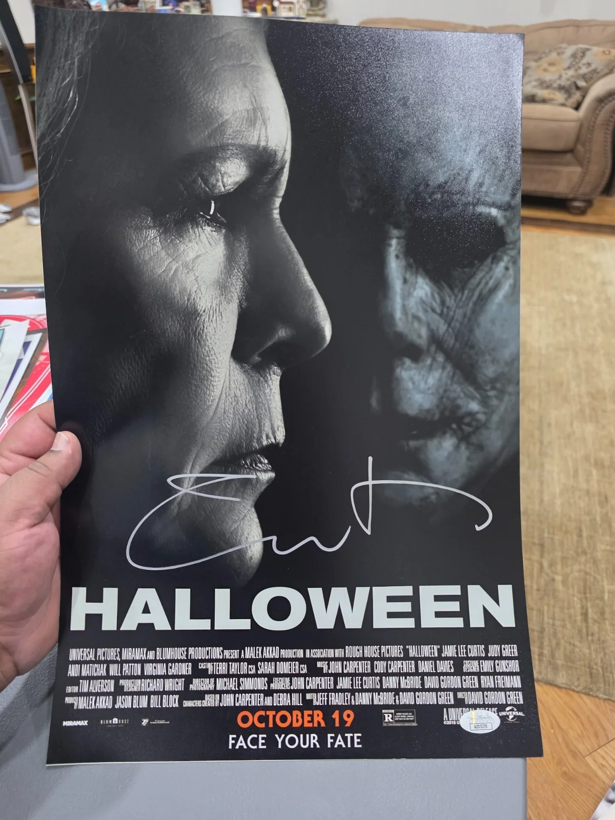 Jamie Lee Curtis — Jamie Lee Curtis HALLOWEEN Movie Signed Autographed 12x18 Photo JSA