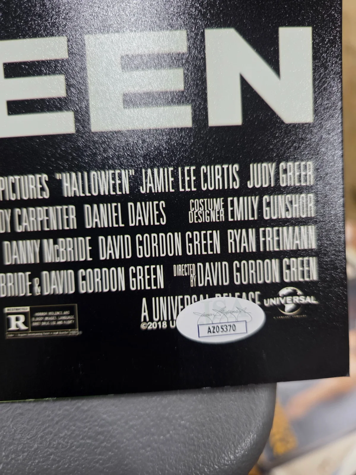 Jamie Lee Curtis — Jamie Lee Curtis HALLOWEEN Movie Signed Autographed 12x18 Photo JSA, image 2