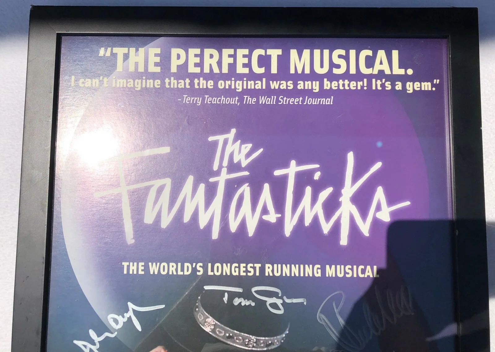 Cast — THE FANTASTIKS Cast Signed Off Broadway Framed Window Card - 15.5"x 23.5", изображение 2