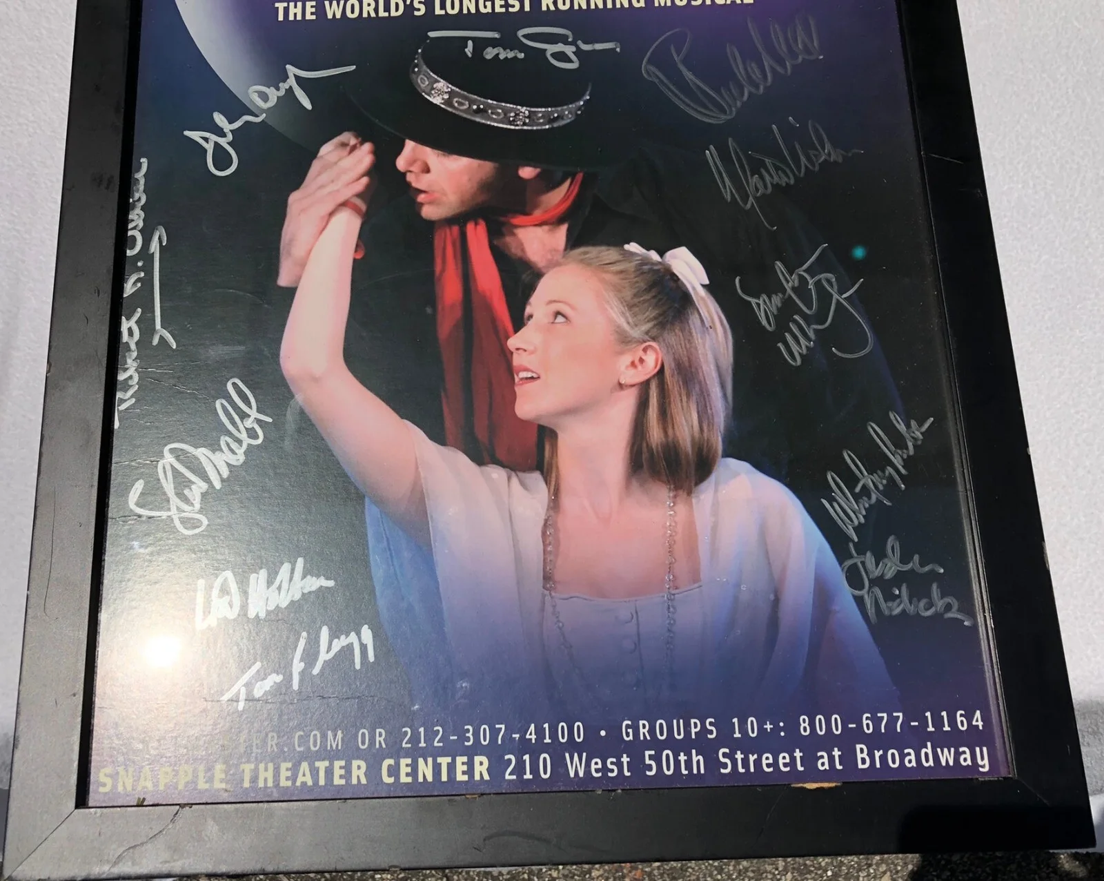 Cast — THE FANTASTIKS Cast Signed Off Broadway Framed Window Card - 15.5"x 23.5", изображение 4