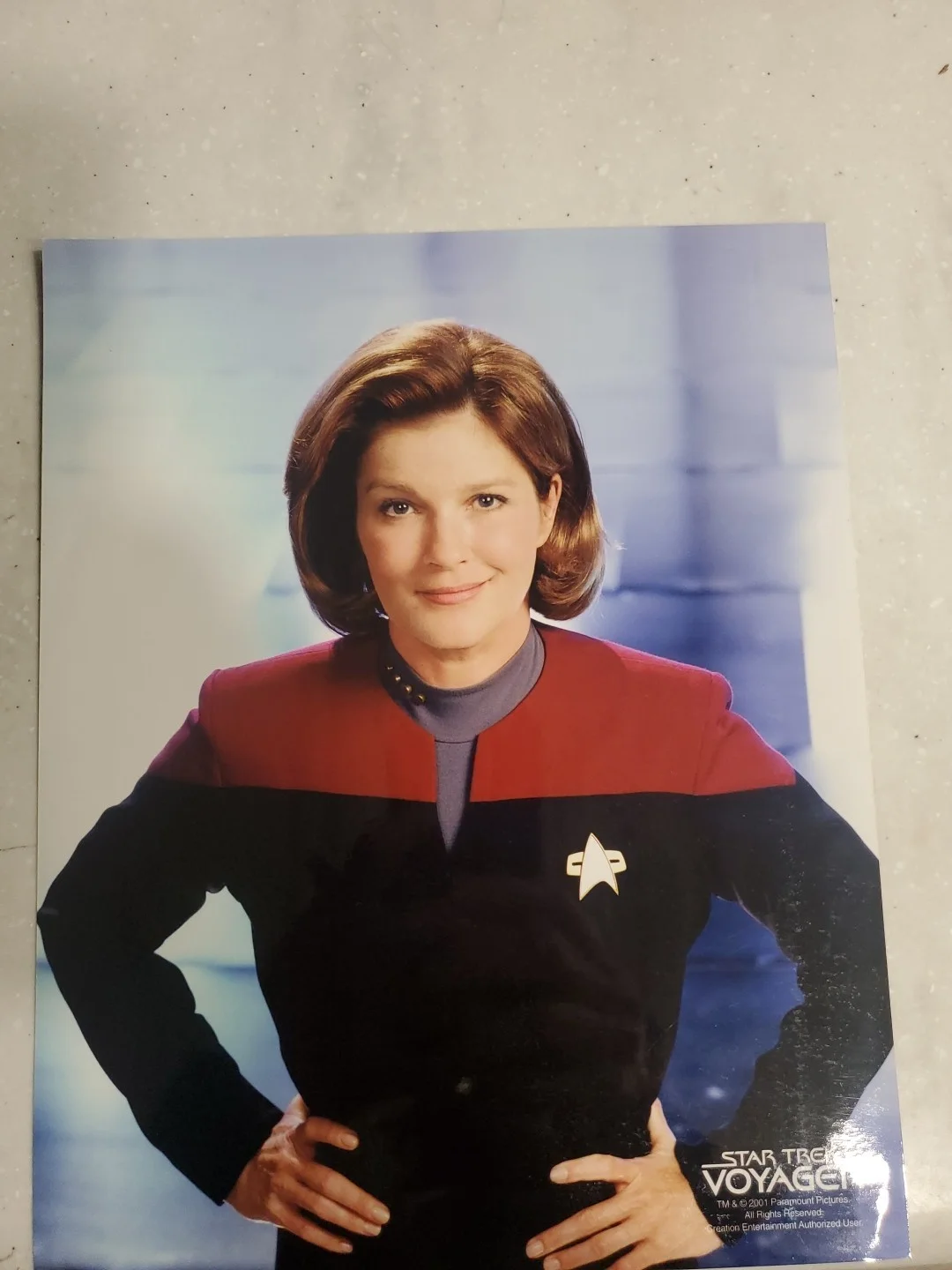 Kate Mulgrew — Kate Mulgrew Signed Star Trek Voyager Captain Janeway 8x10 Photo