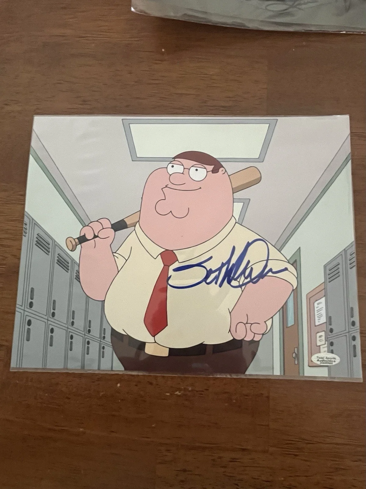 Seth MacFarlane — Seth MacFarlane Peter Griffin Family Guy Creator Signed 11” X 9” Photo With COA