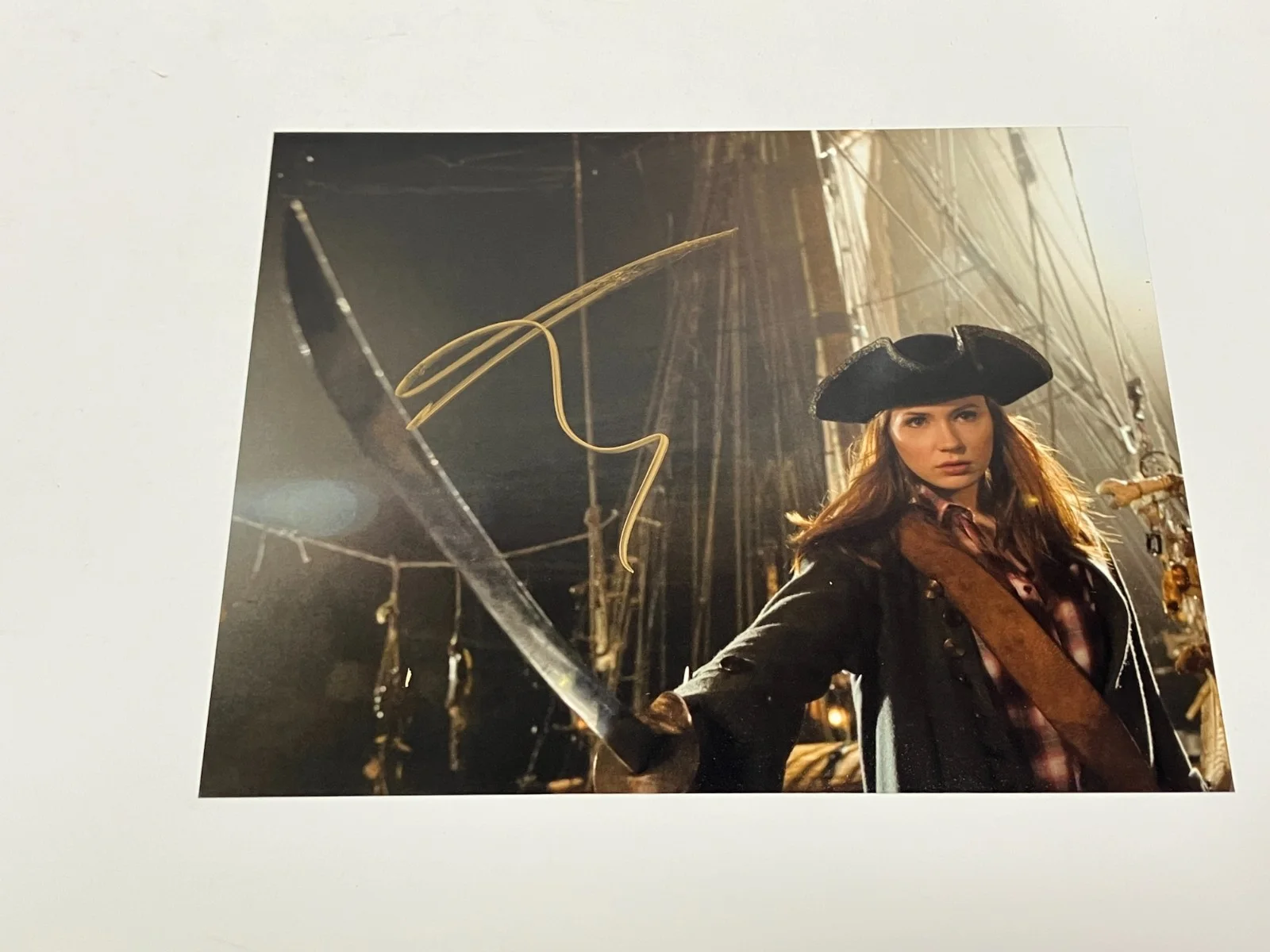 Karen Gillian — Karen Gillian JUMANJI Movie Signed Autographed 8x10 Photo Wizard World, изображение 2