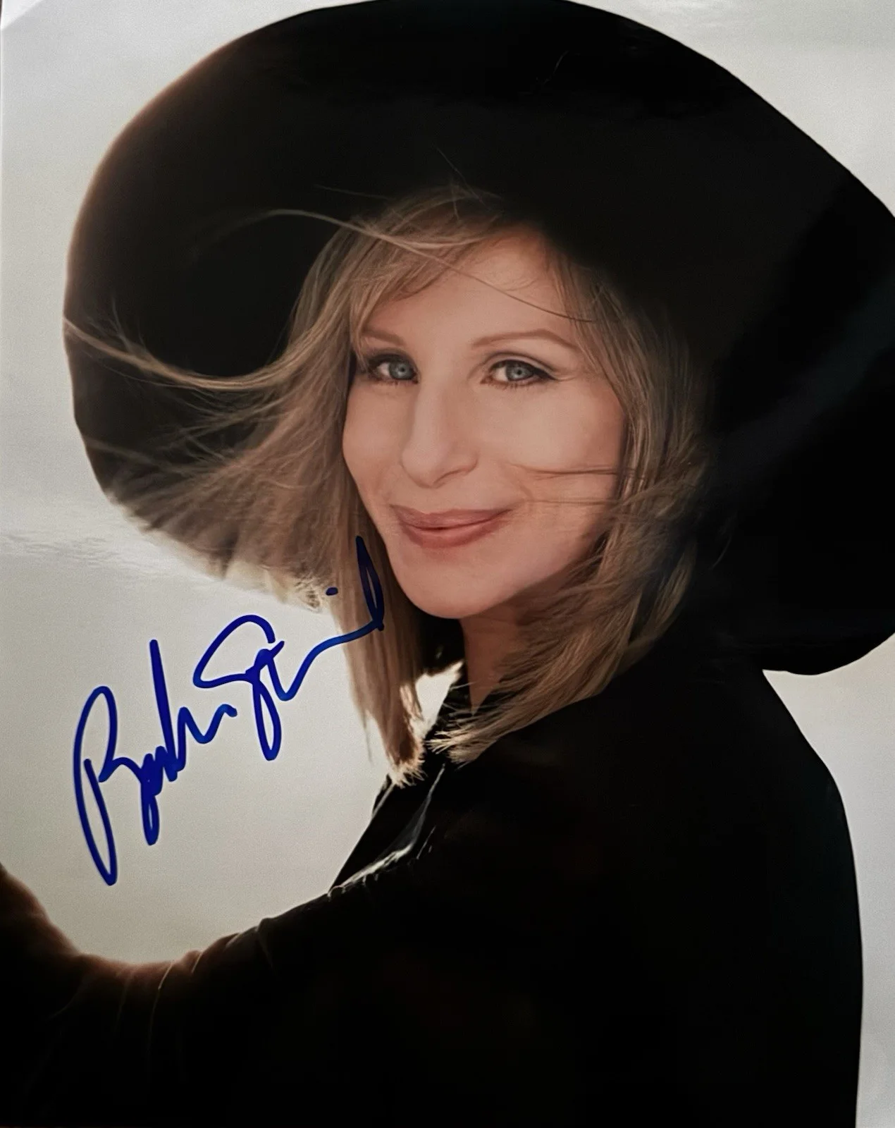 Barbra Streisand — Barbra Streisand Signed 8 X 10 Photo Singer, Musician, Actress W/COA LEGEND
