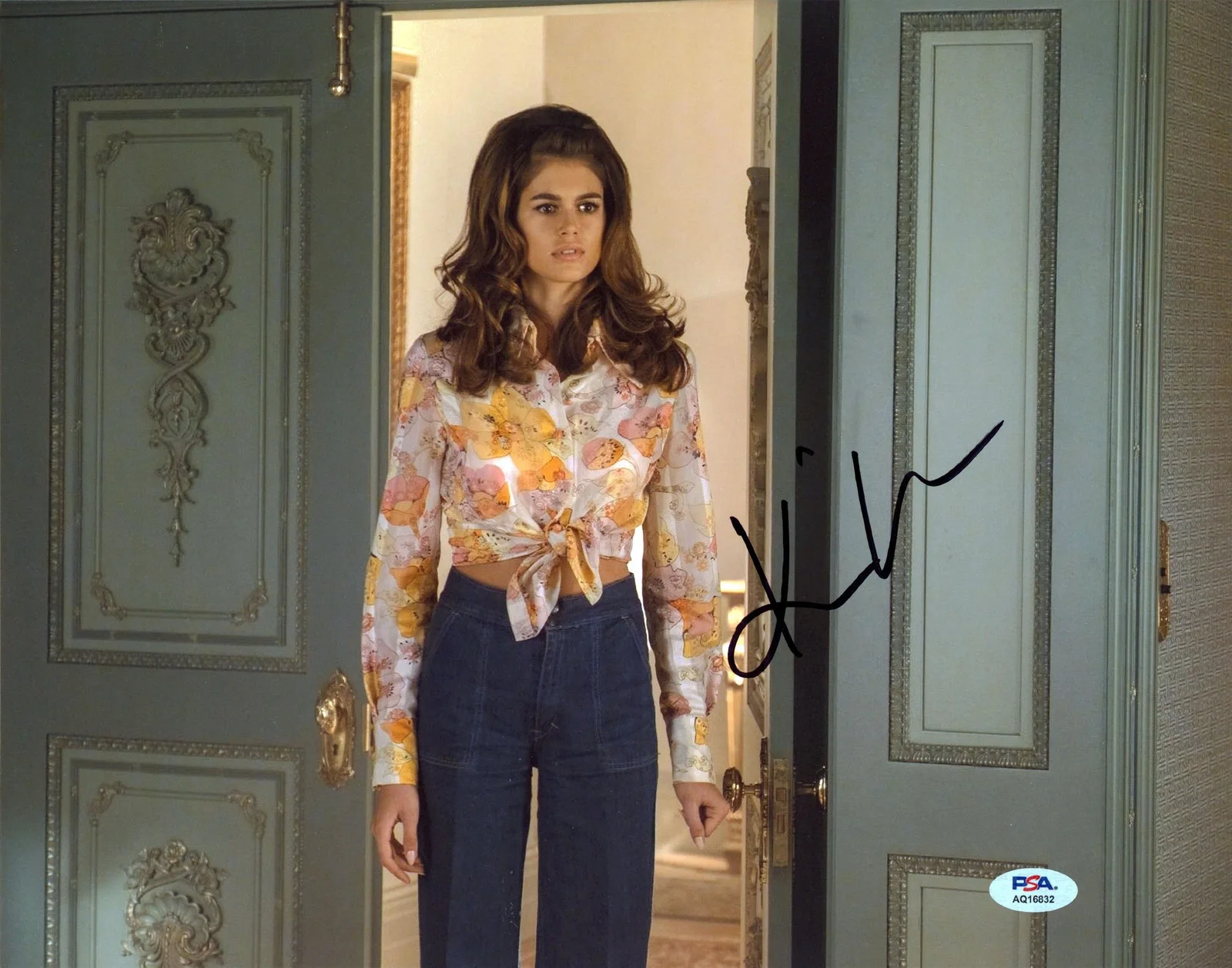Kaia Gerber — Kaia Gerber Palm Royale Authentic Signed 11x14 Horizontal Photo PSA/DNA #AQ16832