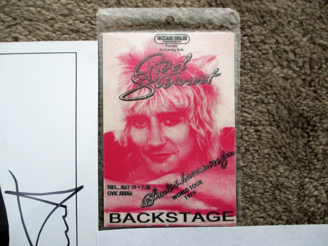 ROD STEWART AUTOGRAPHED 8x10 w/COA, image 2