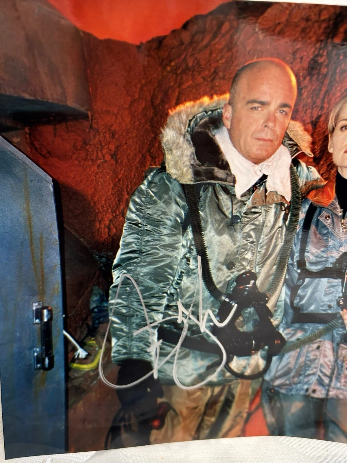 Jerry Doyle, Marjorie Managhan — Babylon 5 Duel Signed Photo Jerry Doyle Marjorie Monaghan Vulkon Show Fl., изображение 2