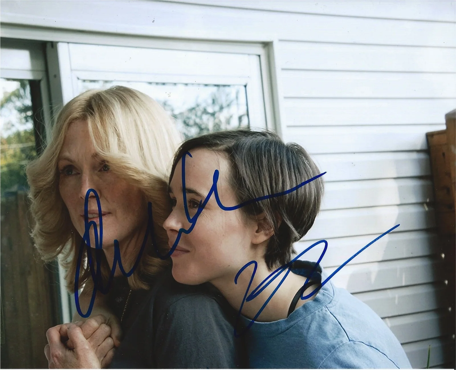Julianne Moore & Ellen Page — Ellen Page /Elliot & Julianne Moore signed Freeheld 8x10 photo In Person. Proof