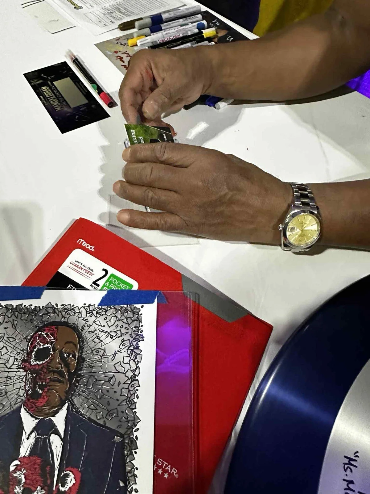 Giancarlo Esposito — Giancarlo Esposito Signed Gus Fring Authentic Wardrobe Breaking Bad Card Rare, изображение 3