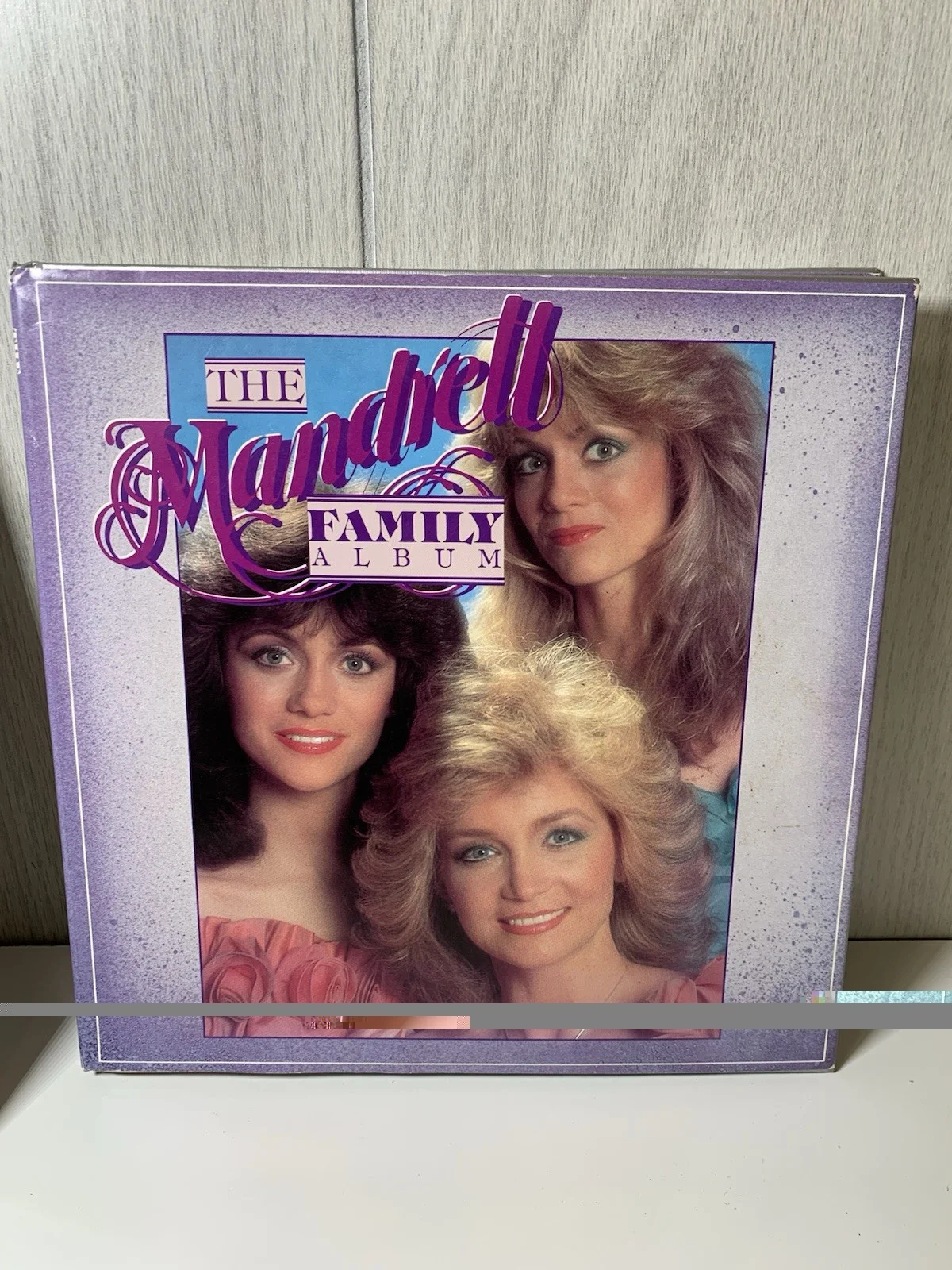Vintage Country Music Memorabilia Louise Mandrell Autographed Photo Poster Book, изображение 2