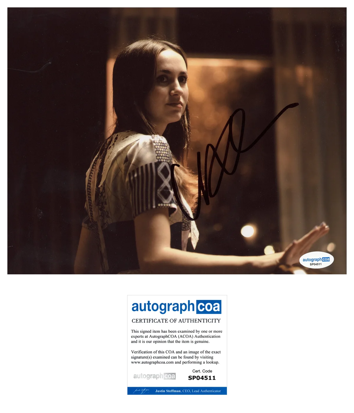 Maude Apatow Sexy Autographed Signed 8x10 Photo ACOA, изображение 2